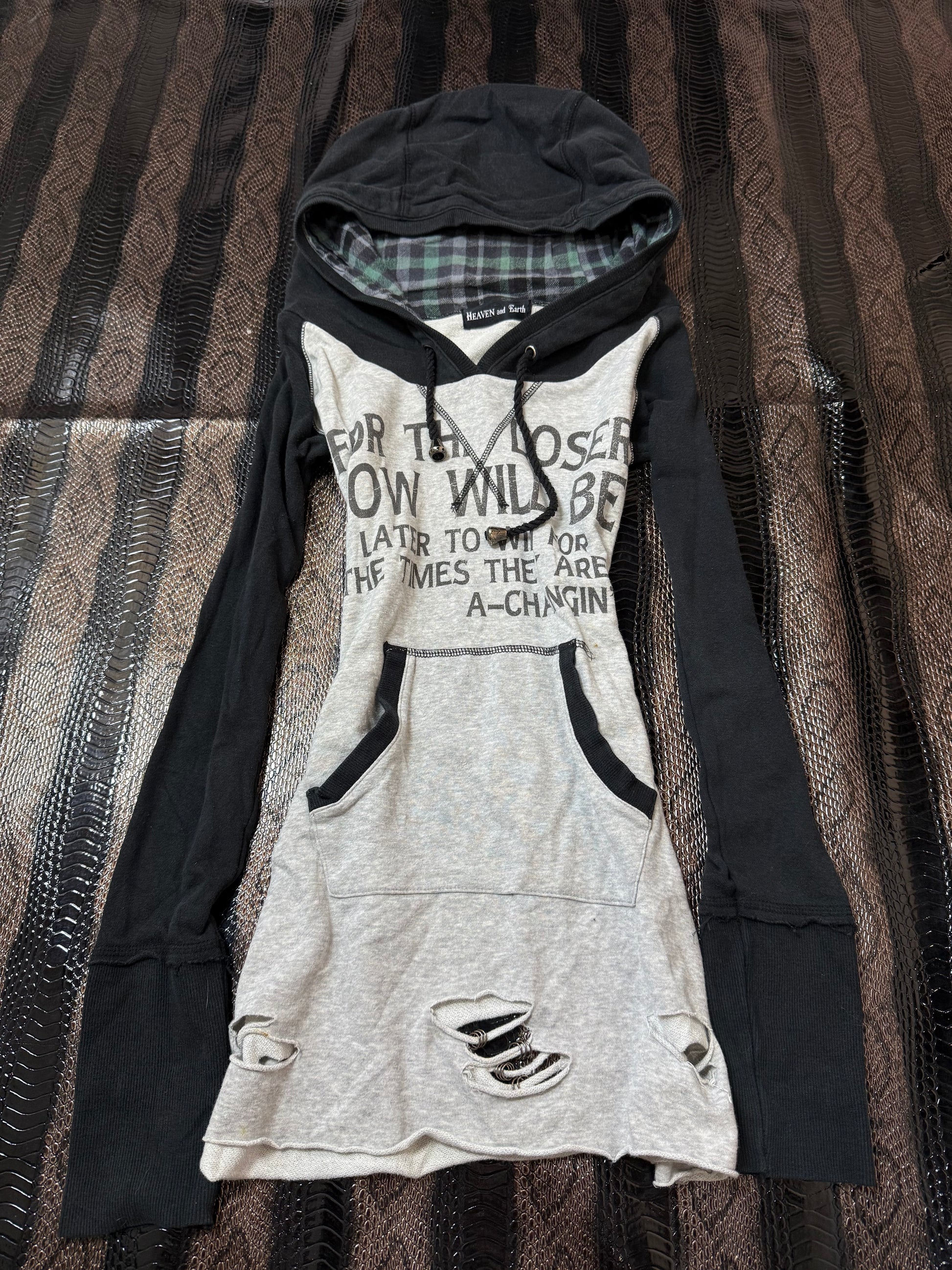 B2V HEAVEN N EARTH HOODIE01 ༒