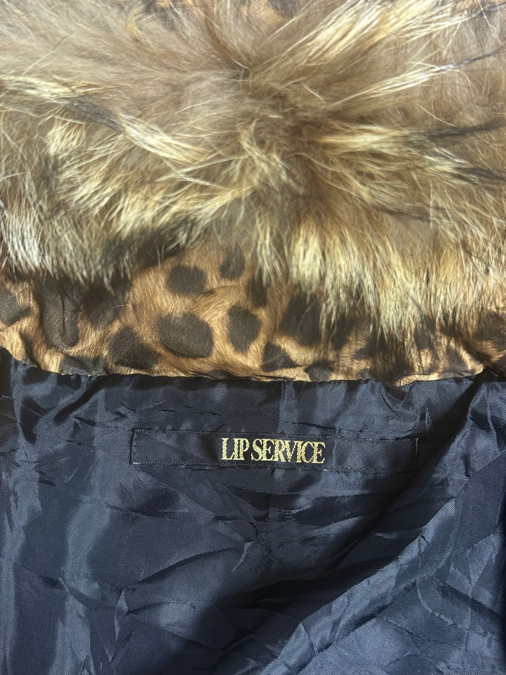 B2V-LIP SERVICE HOODIE༒