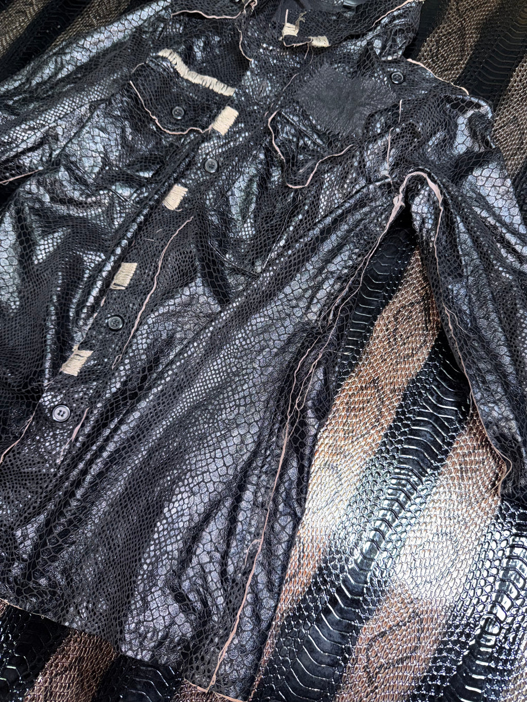 Snake Texture Shirt༒