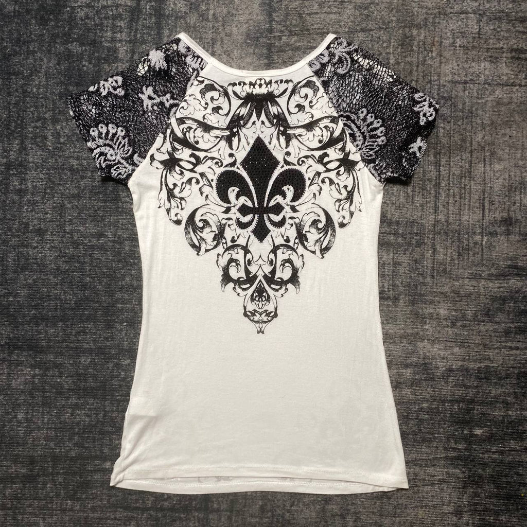 IDK WHY NO ONE LOVE THIS TEE😭