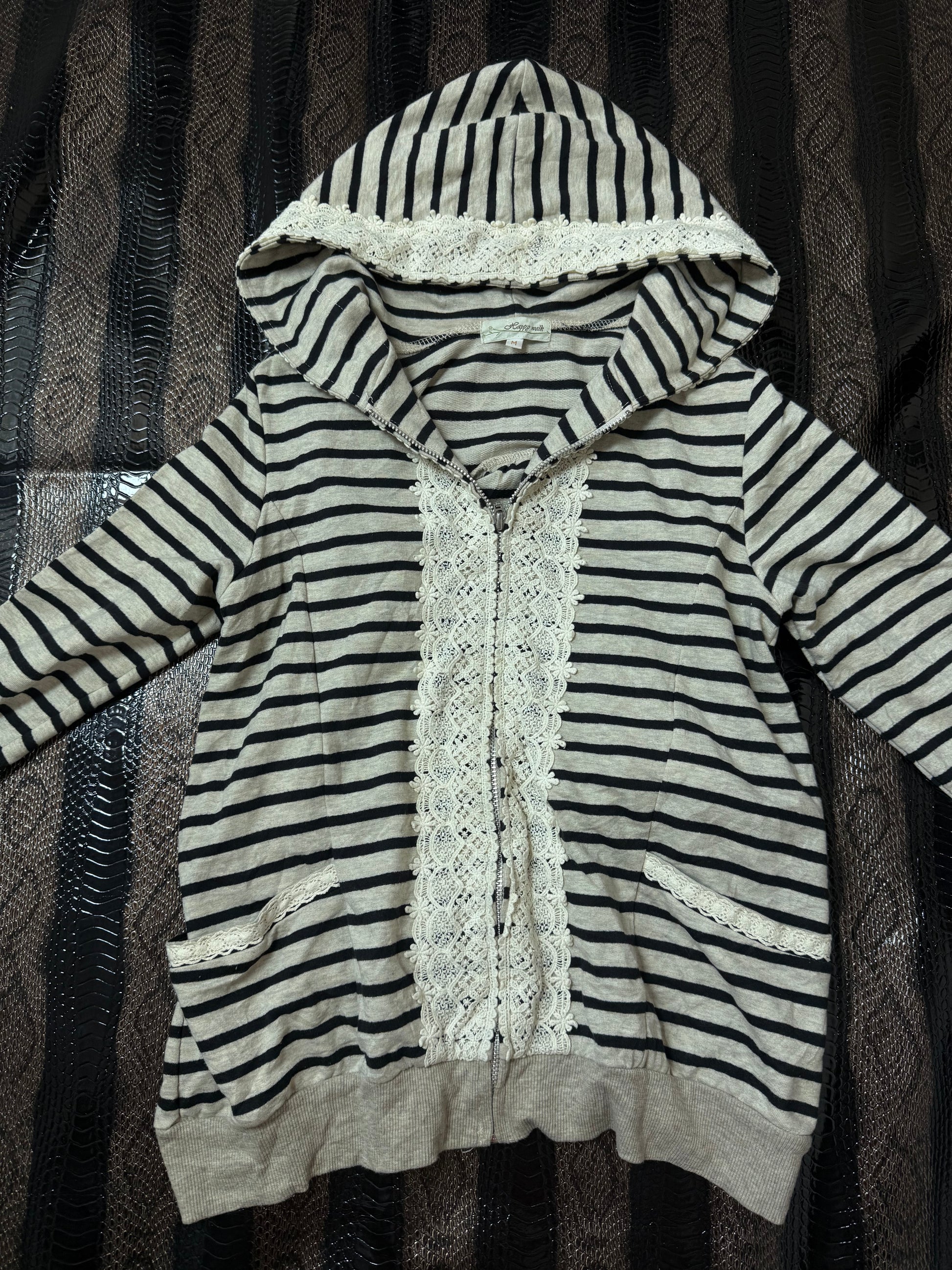 B2V HAPPY W LACE HOODIE ༒
