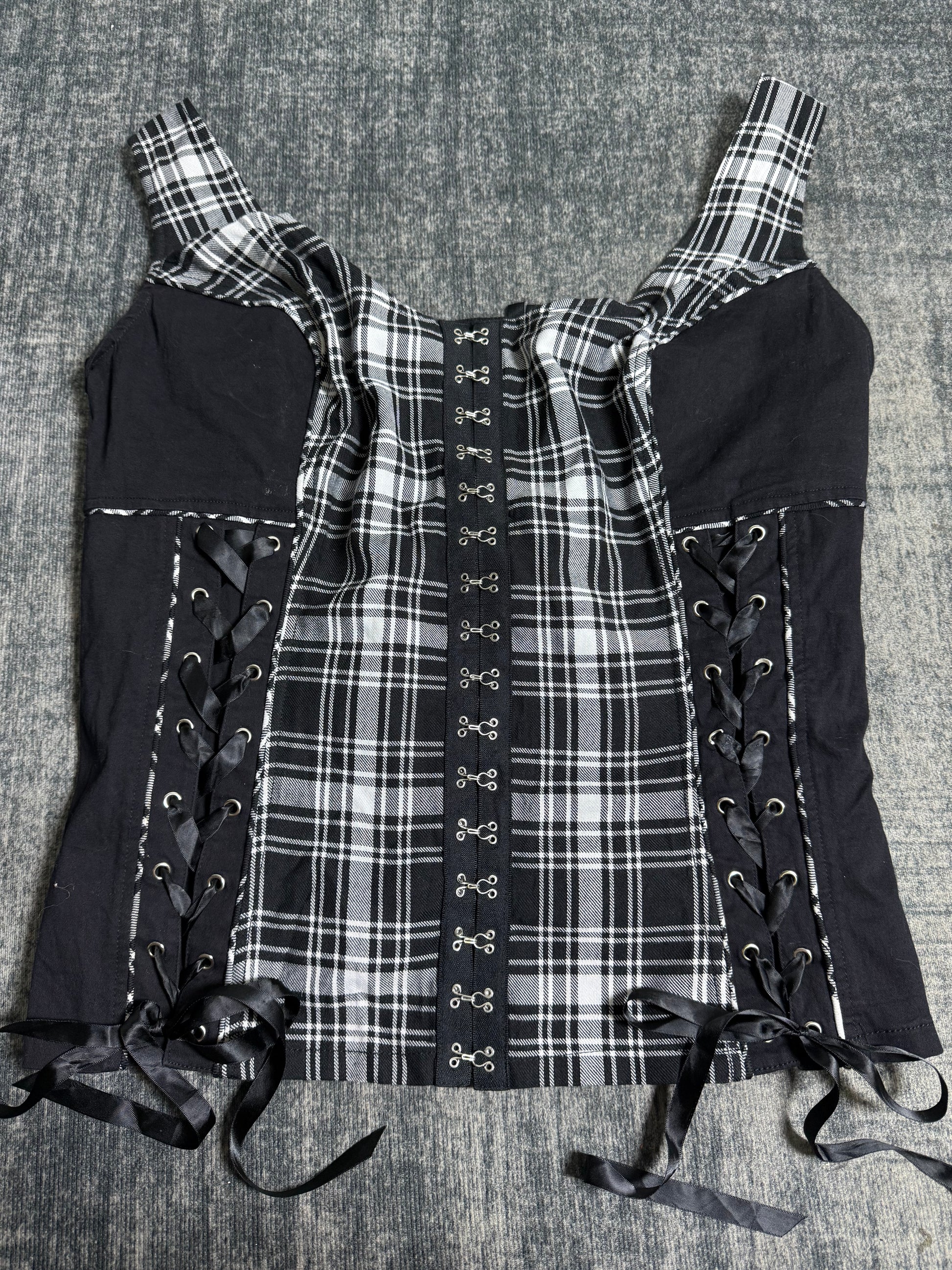 B2V-TRIPP NYC TANK TOP༒