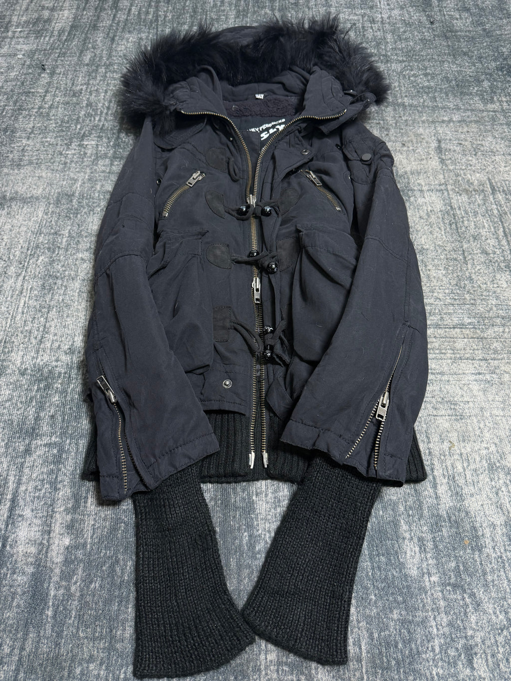 ༒SLY༒ 
𝗦𝗜𝗭𝗘 (𝗜𝗡𝗖𝗛𝗘𝗦): 
ʙᴜꜱᴛ 38-40
ʟᴇɴɢᴛʜ 28
ᴄᴏɴᴅɪᴛɪᴏɴ: 7/10 used