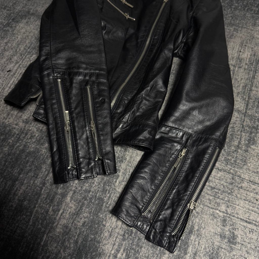 ༒𝐁𝟐𝐕༒𝟏 𝐎𝐅 𝟏 𝐋𝐈𝐌𝐈𝐓𝐄𝐃 𝐎𝐔𝐓𝐅𝐈𝐓