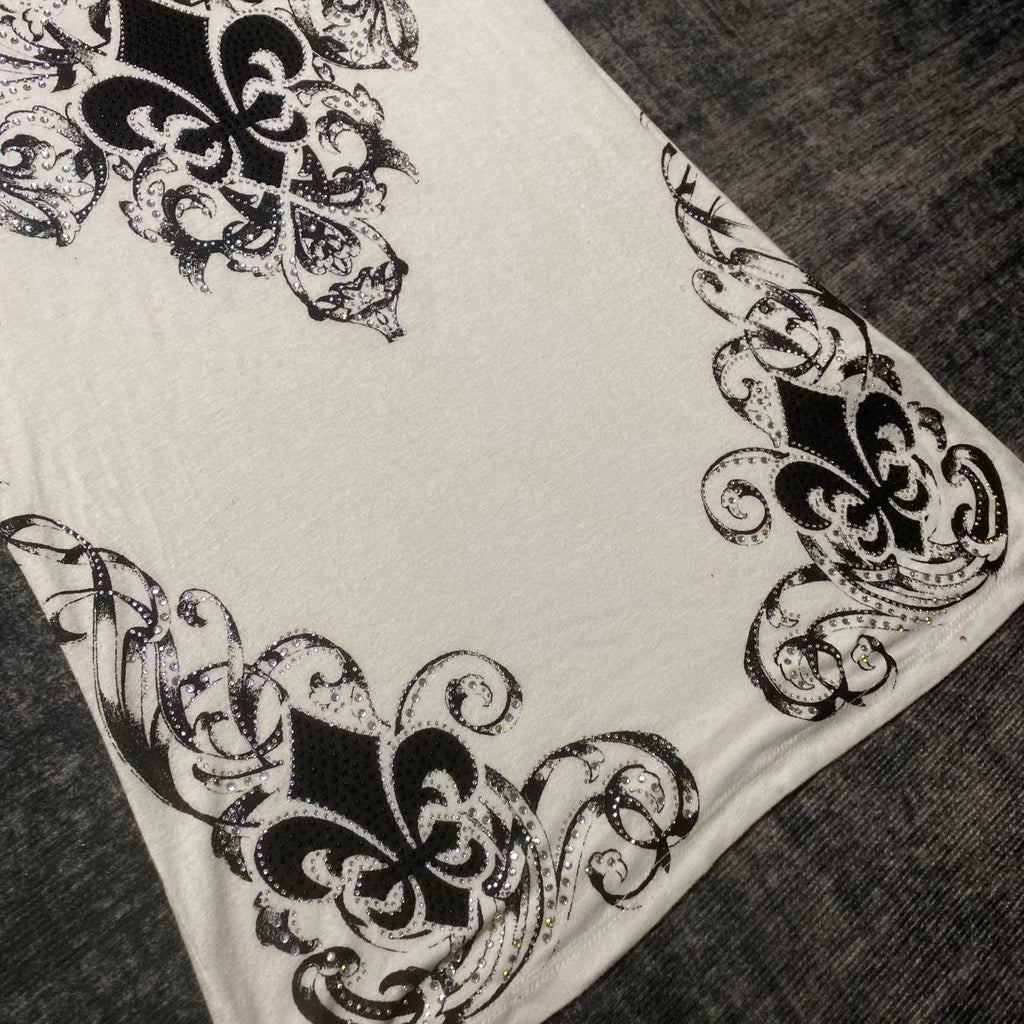 IDK WHY NO ONE LOVE THIS TEE😭