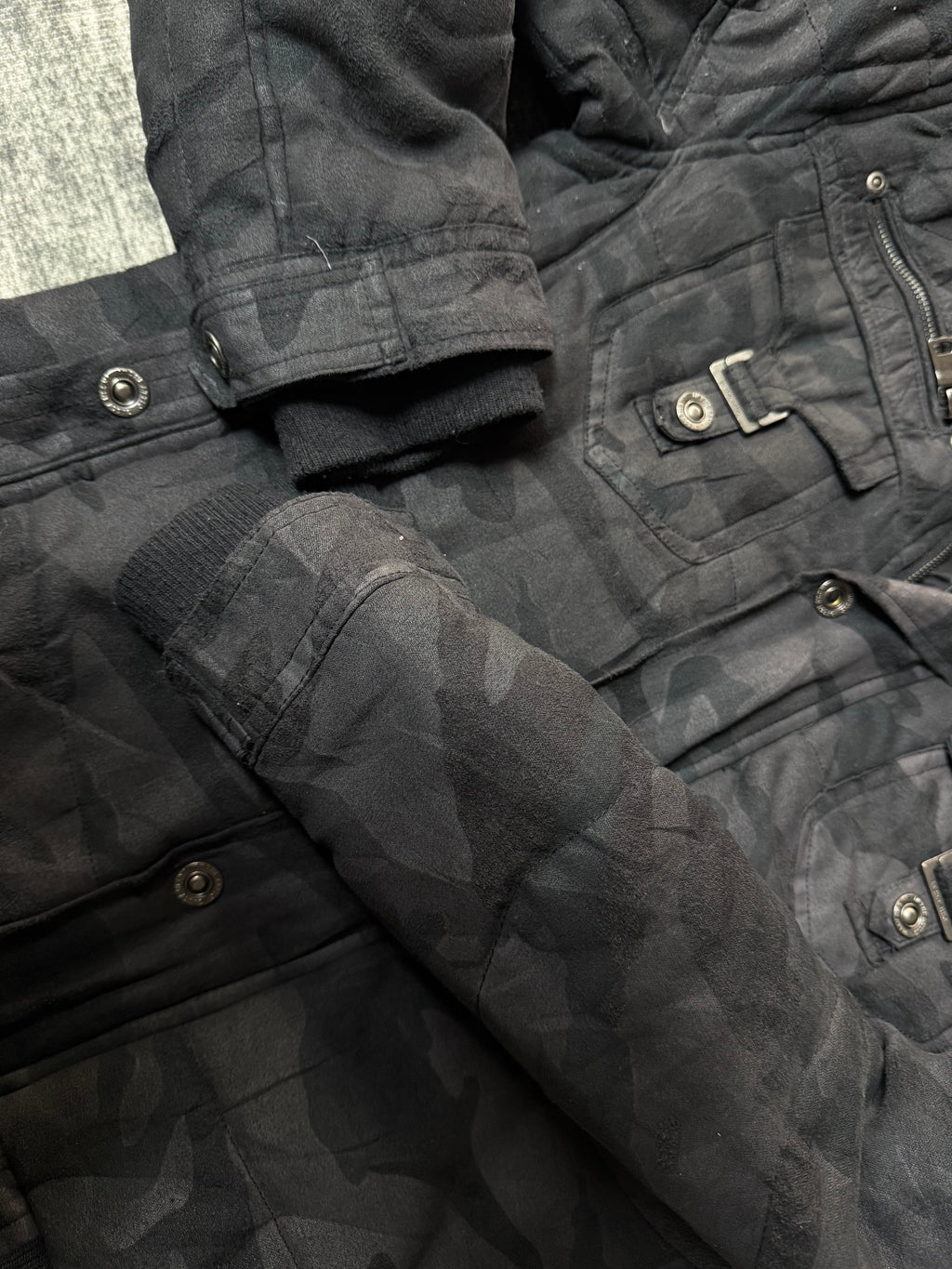 610826BAD2WEAR
