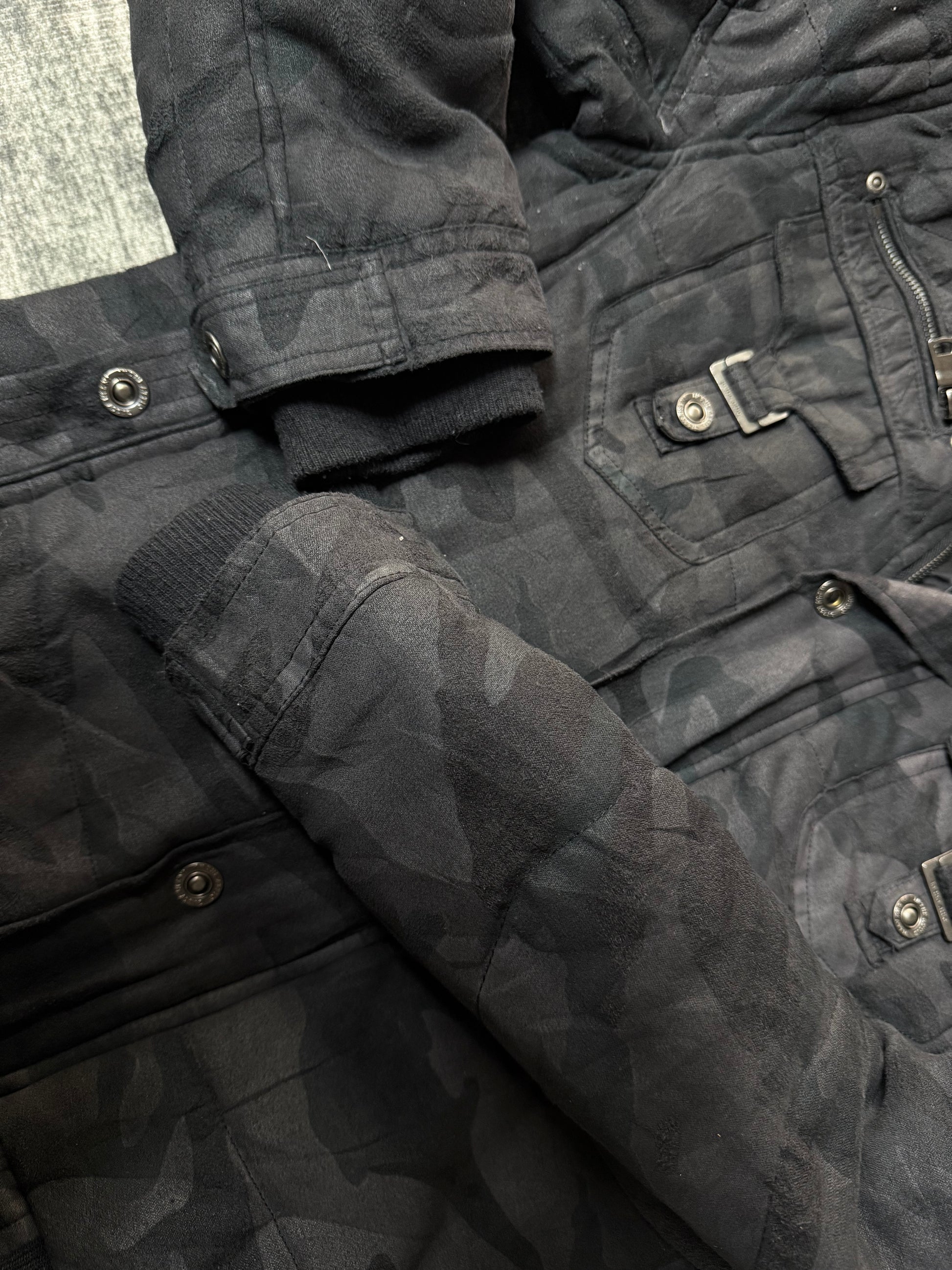 610826BAD2WEAR