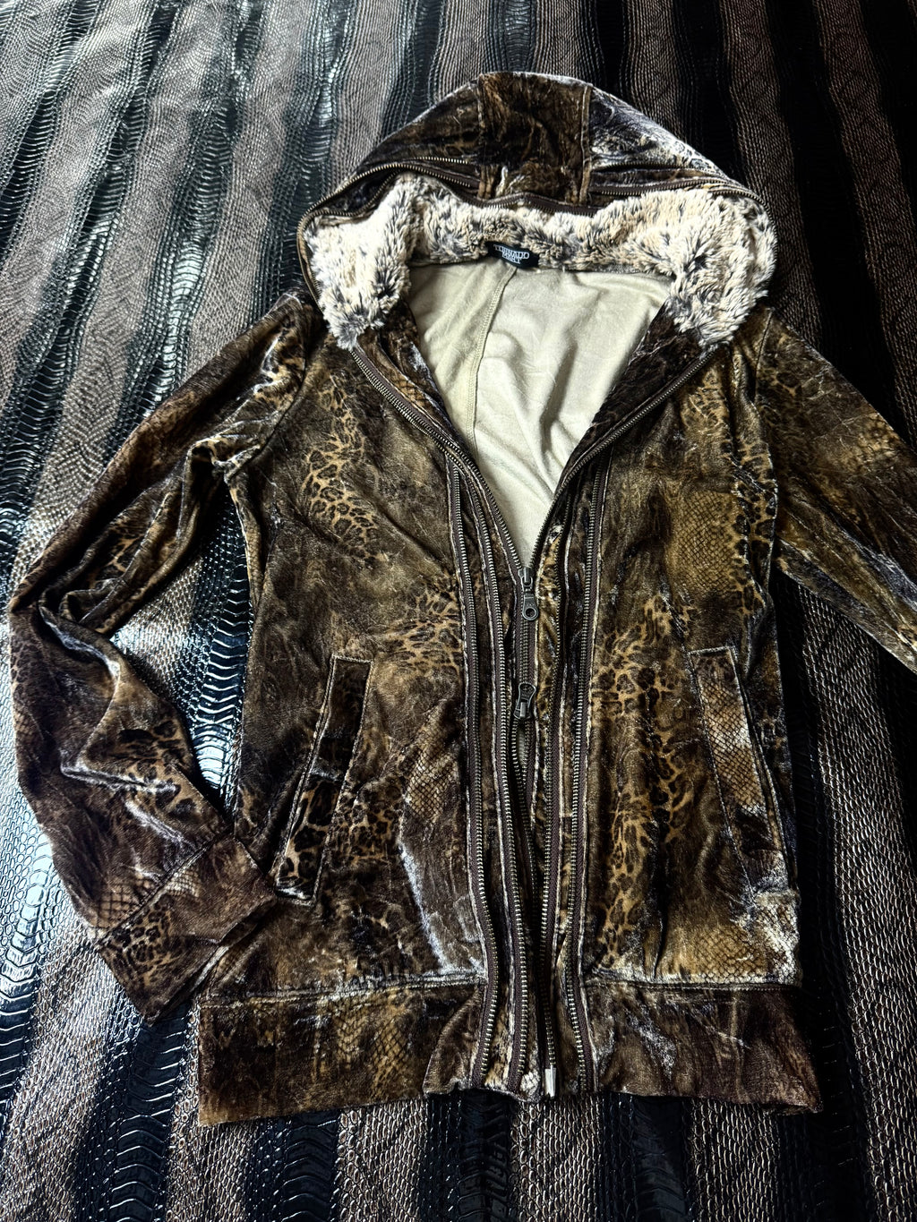 820626BAD2WEAR