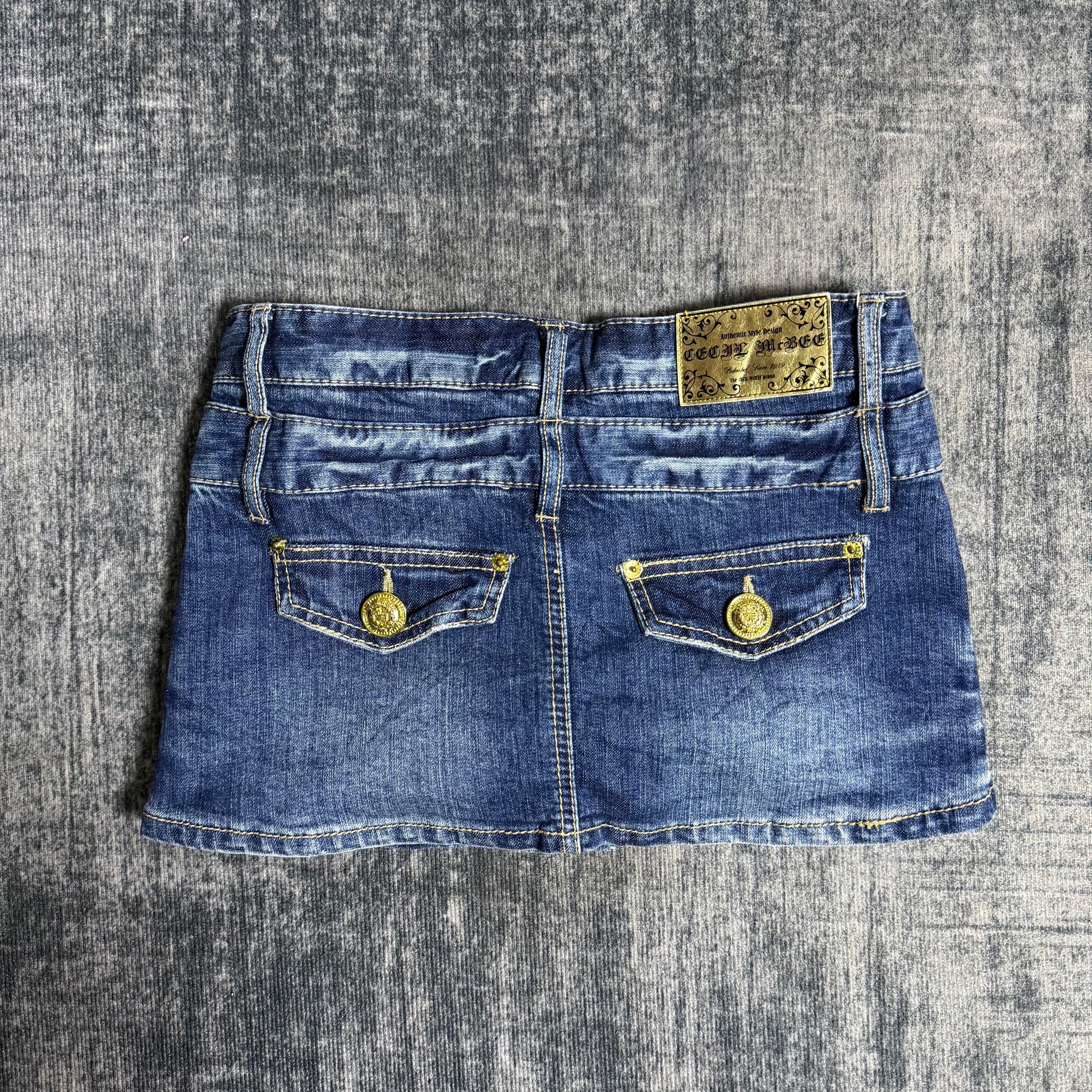 B2V-CECIL MCBEE SHORT ༒