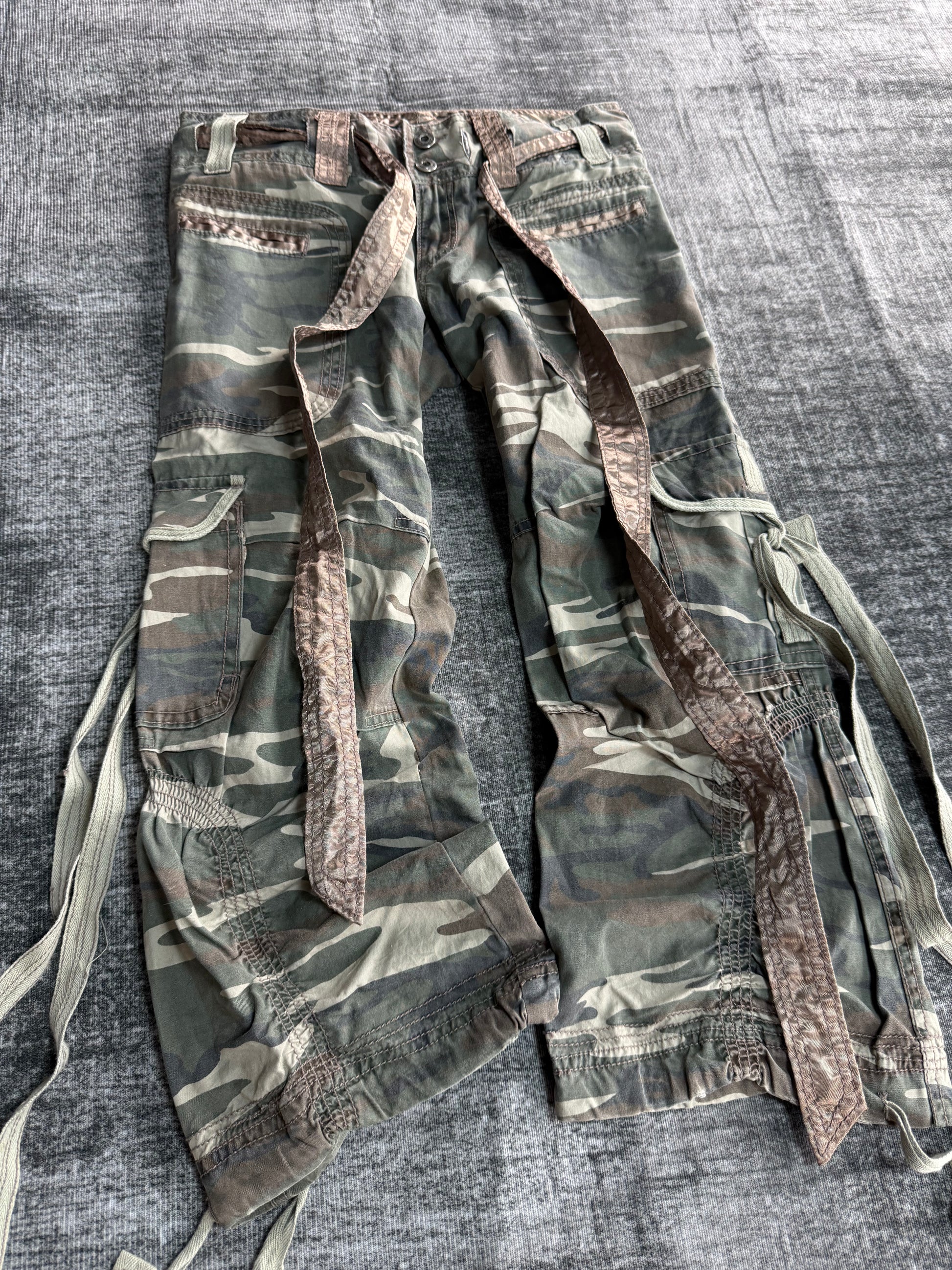 MISS ME CAMO CARGO PANT ༒