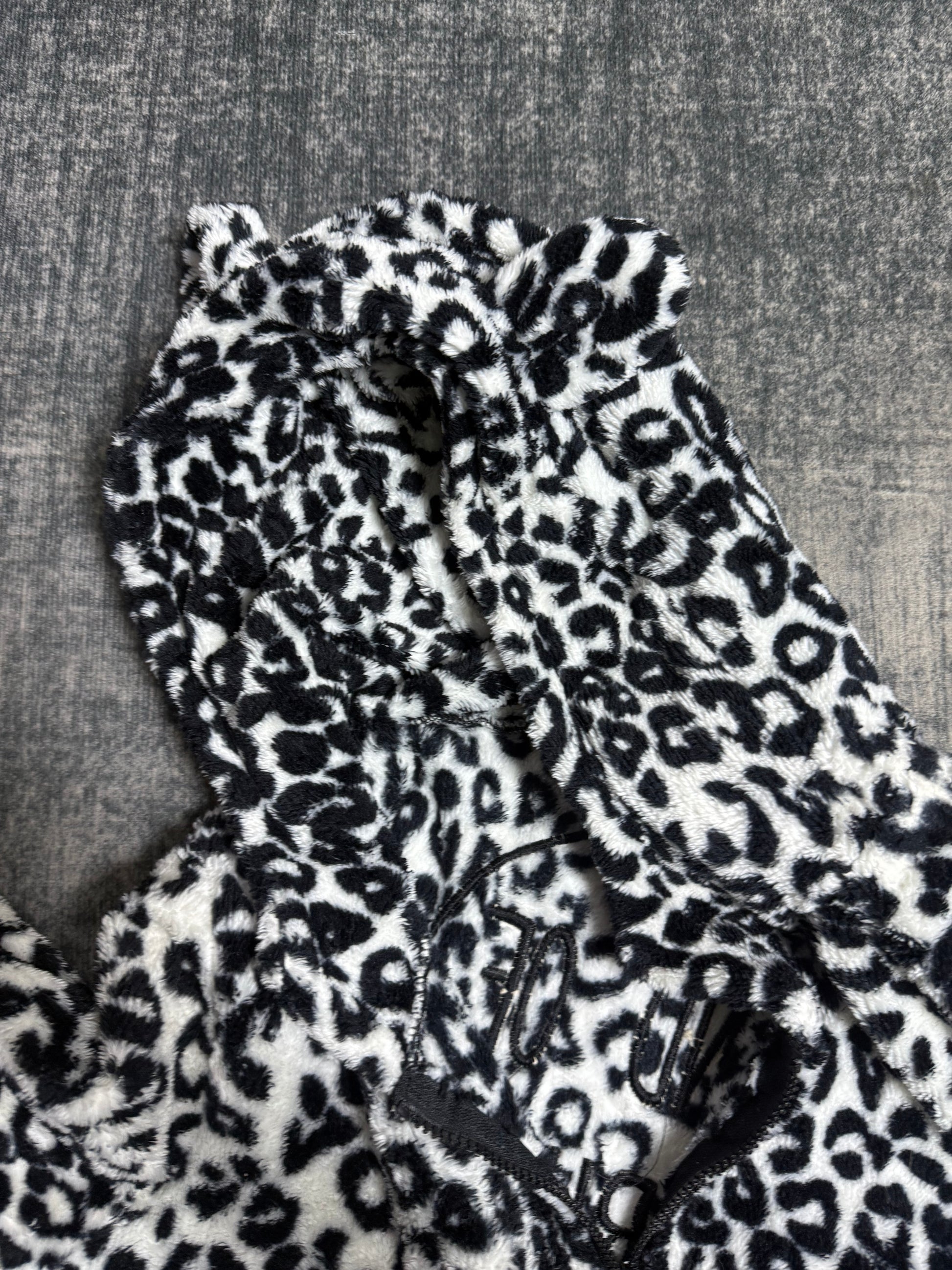 B2V- WHITE GRAMO HOOIDE ༒