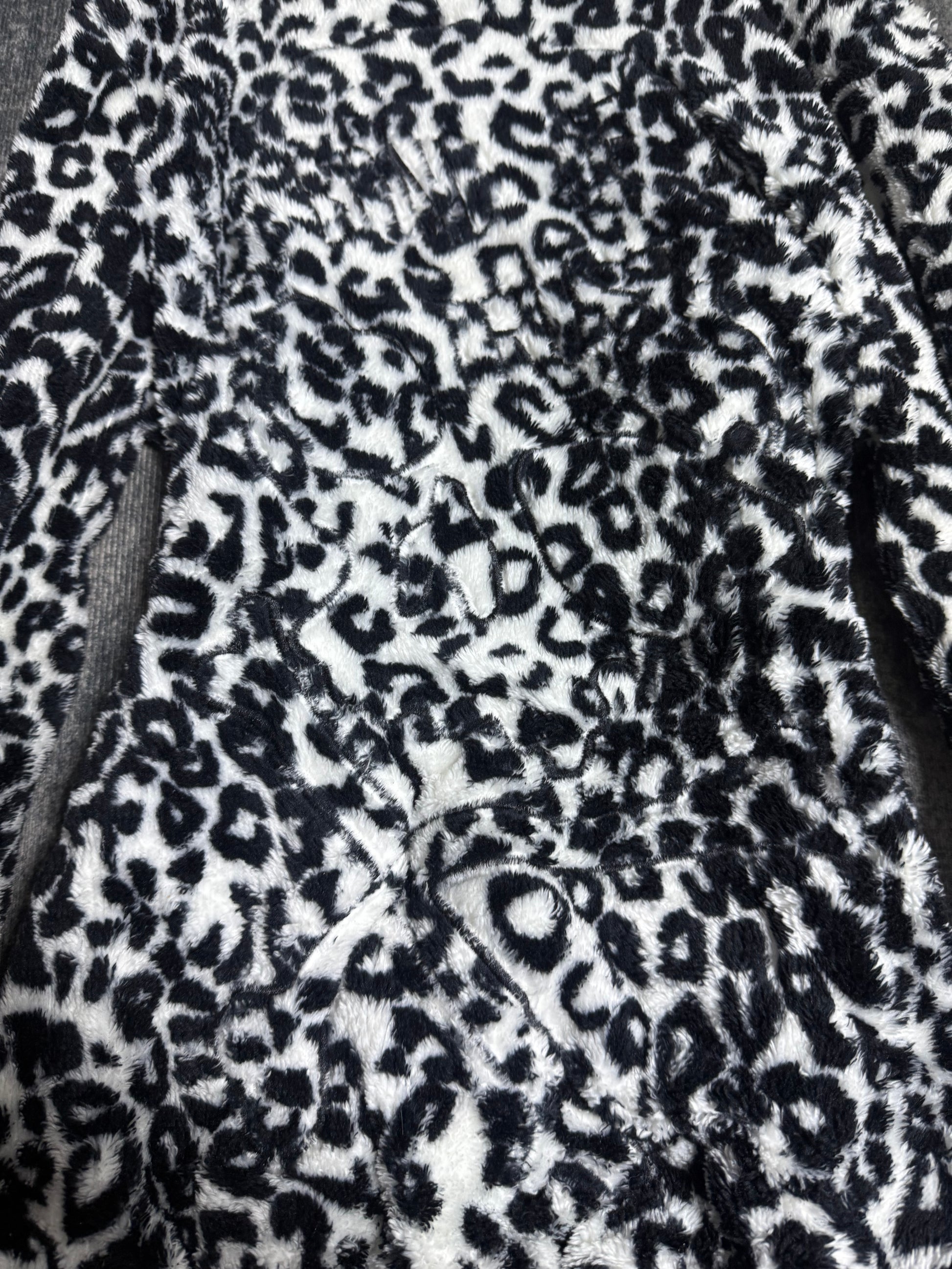 B2V- WHITE GRAMO HOOIDE ༒