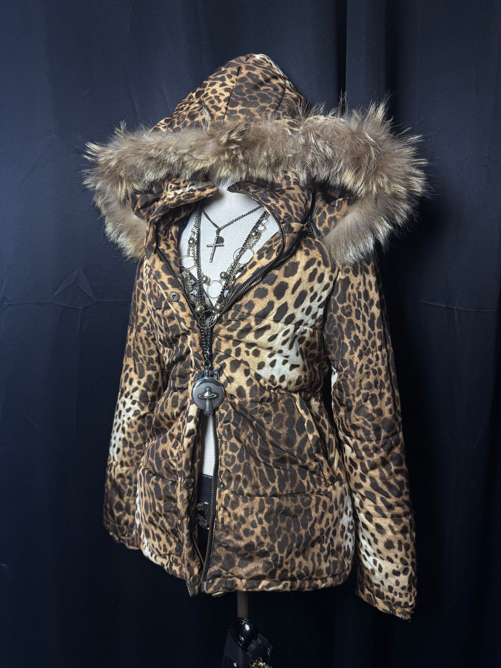 B2V-LIP SERVICE HOODIE༒