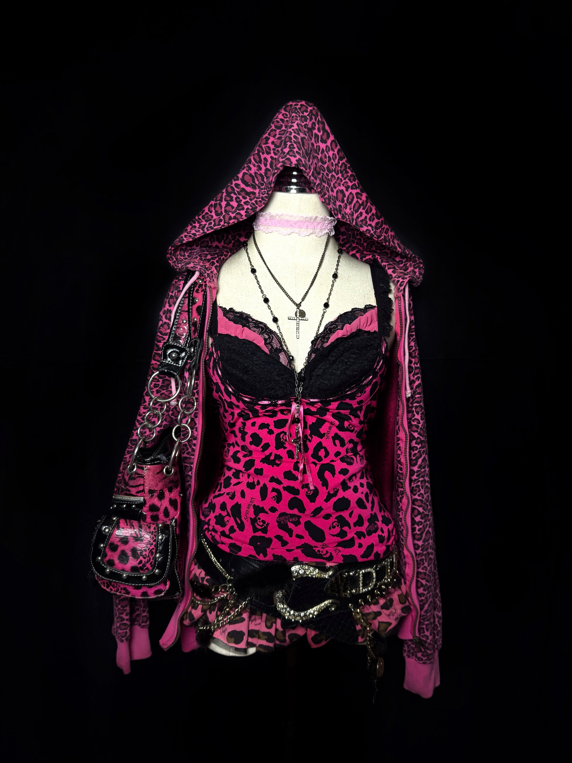 ༒𝐁𝟐𝐕༒𝟏 𝐎𝐅 𝟏 𝐋𝐈𝐌𝐈𝐓𝐄𝐃 𝐎𝐔𝐓𝐅𝐈𝐓