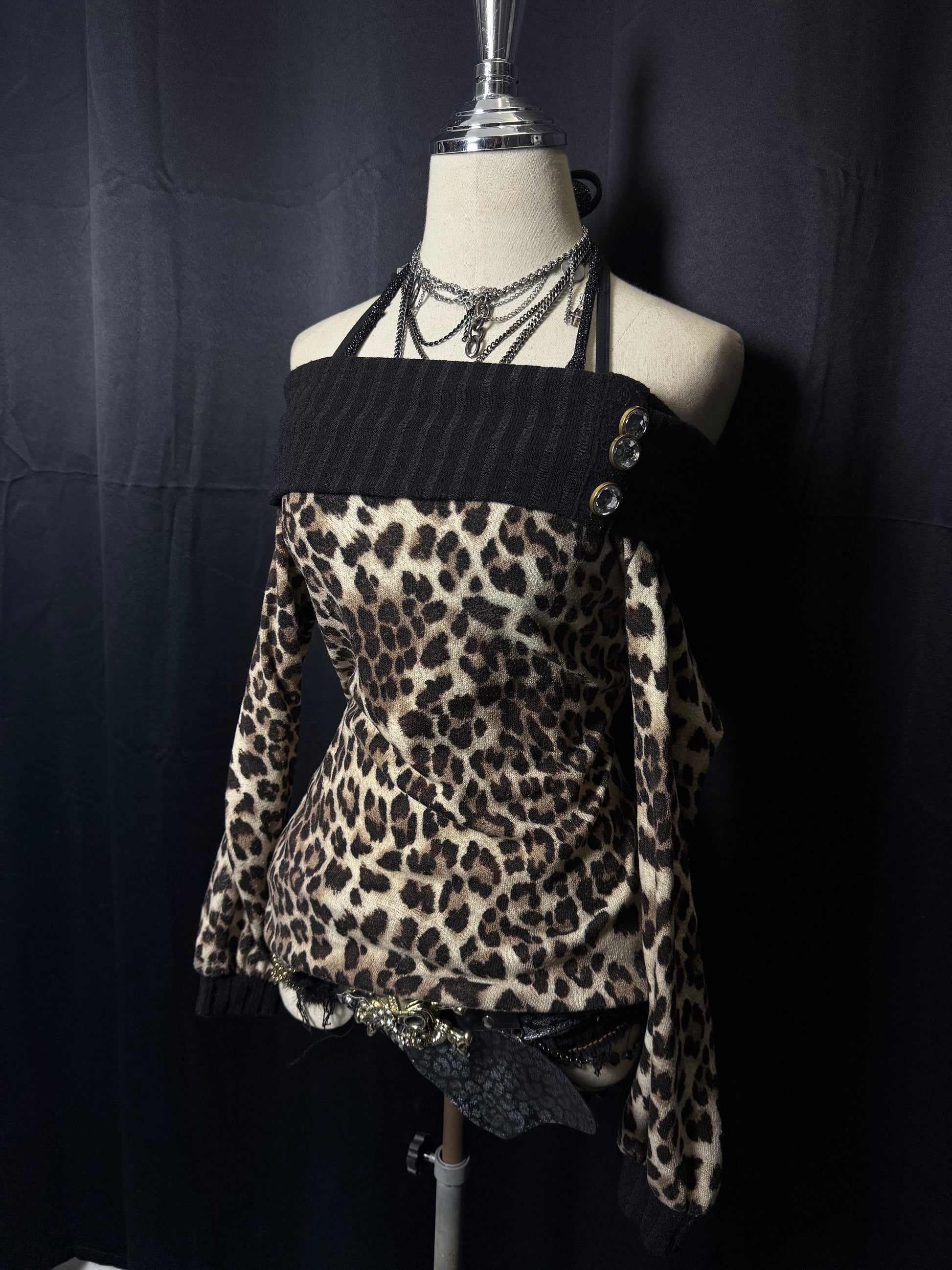 B2V-SKINNY LIP TANK TOP༒