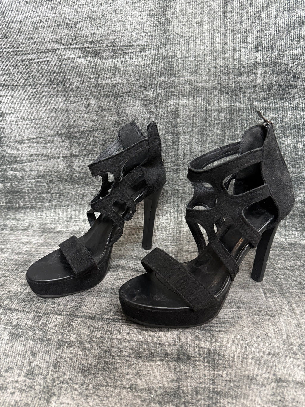 BLACK HIGH HEELS