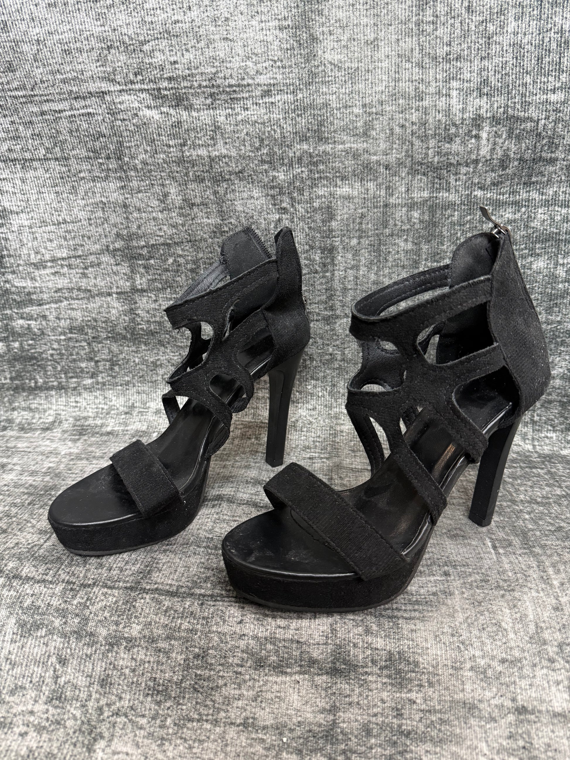 BLACK HIGH HEELS