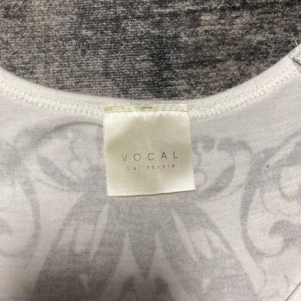 IDK WHY NO ONE LOVE THIS TEE😭