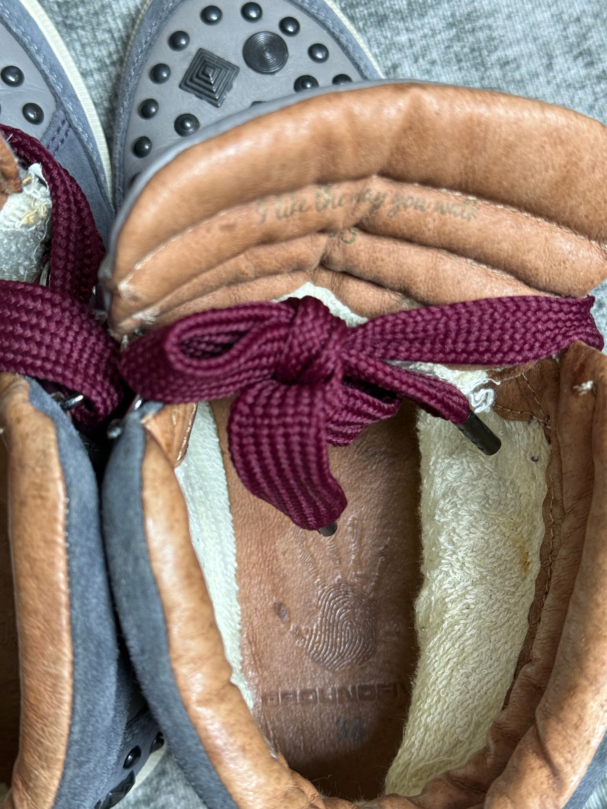 GROUNOFIVE SNEAKERS