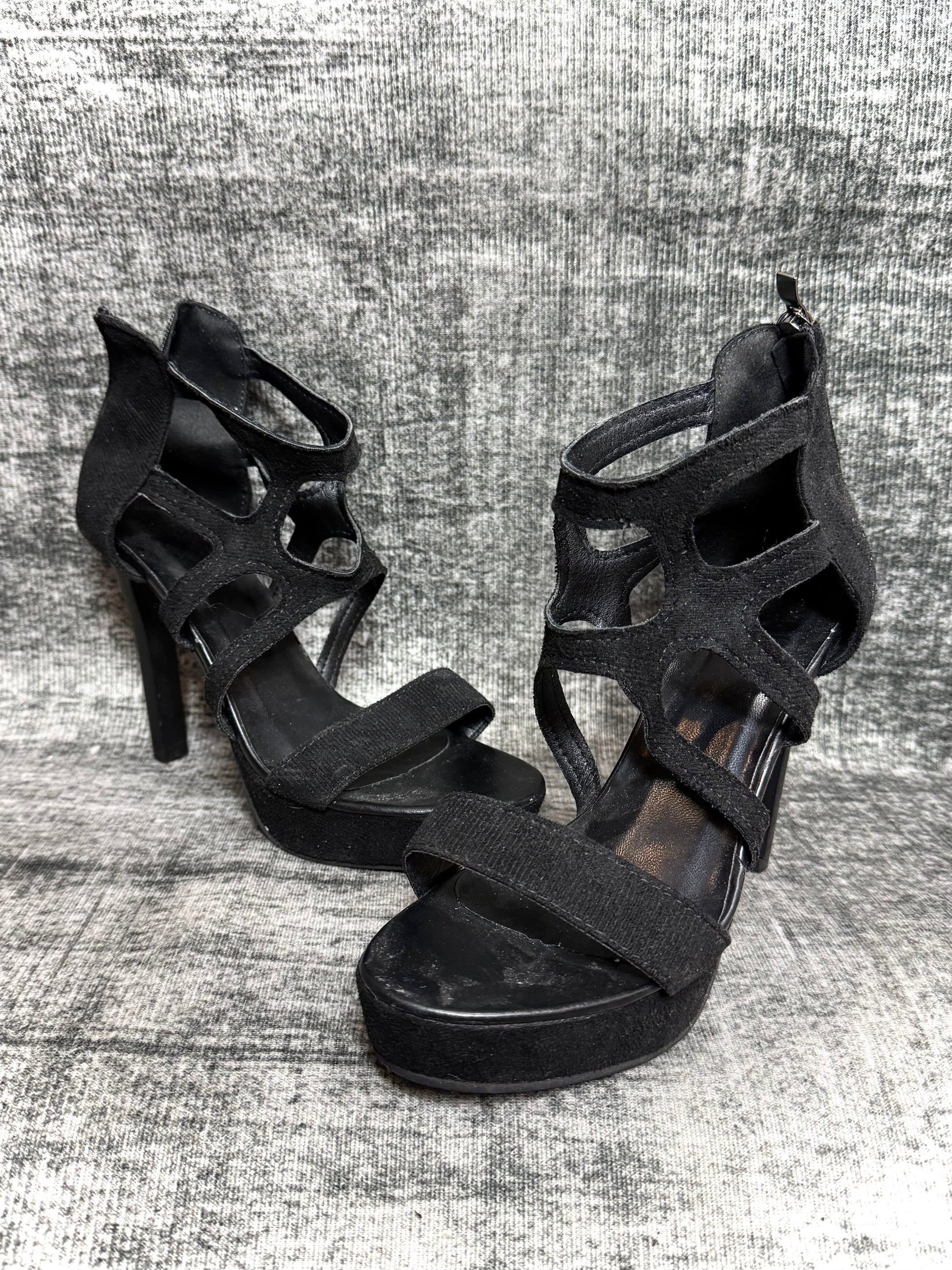 BLACK HIGH HEELS