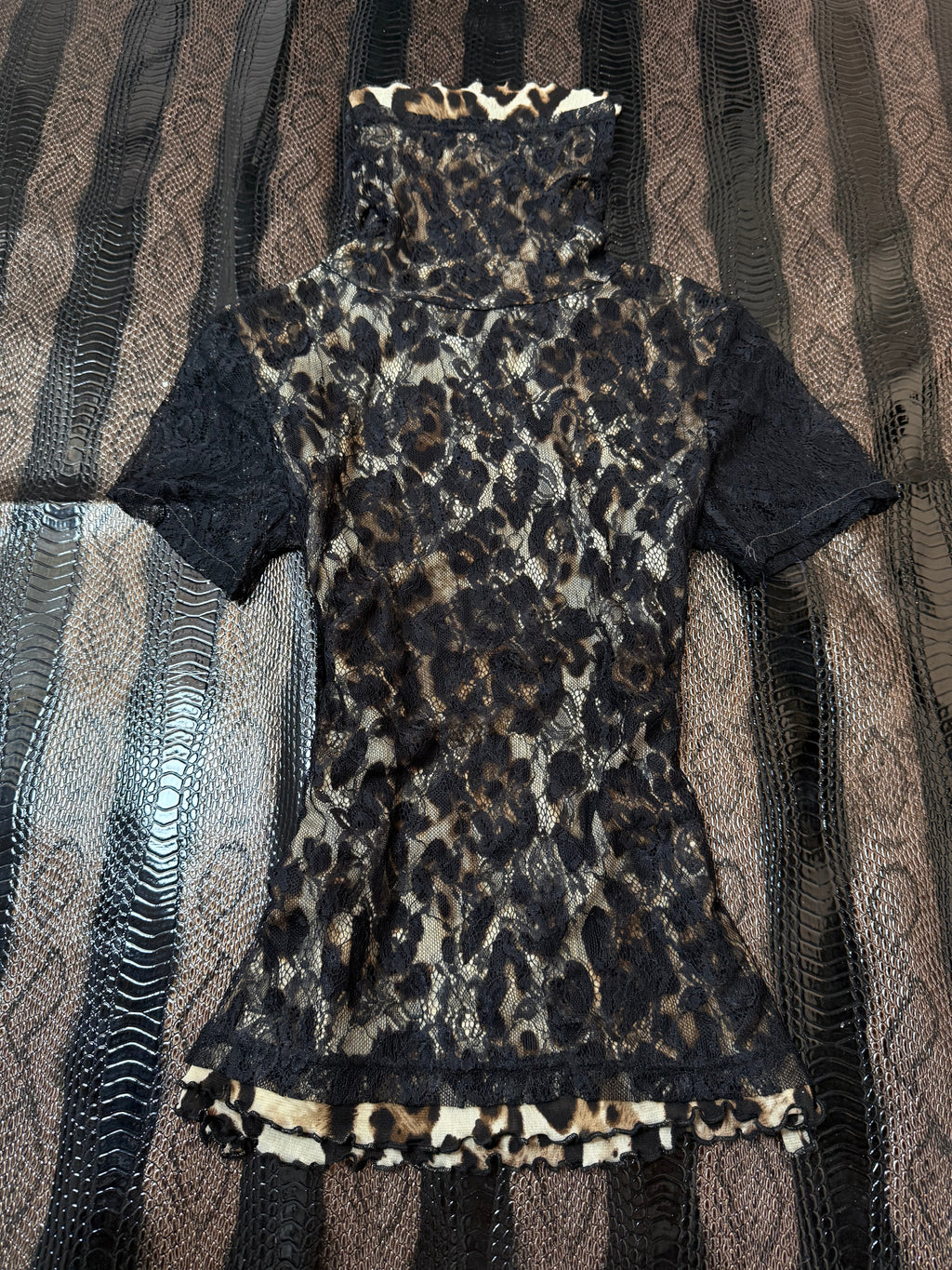 B2V BLACK LACE LEOPARD TOP ༒