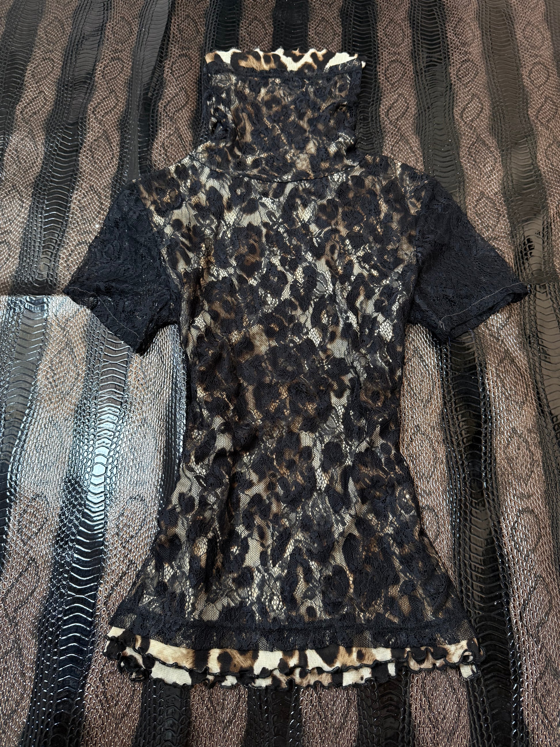 B2V BLACK LACE LEOPARD TOP ༒