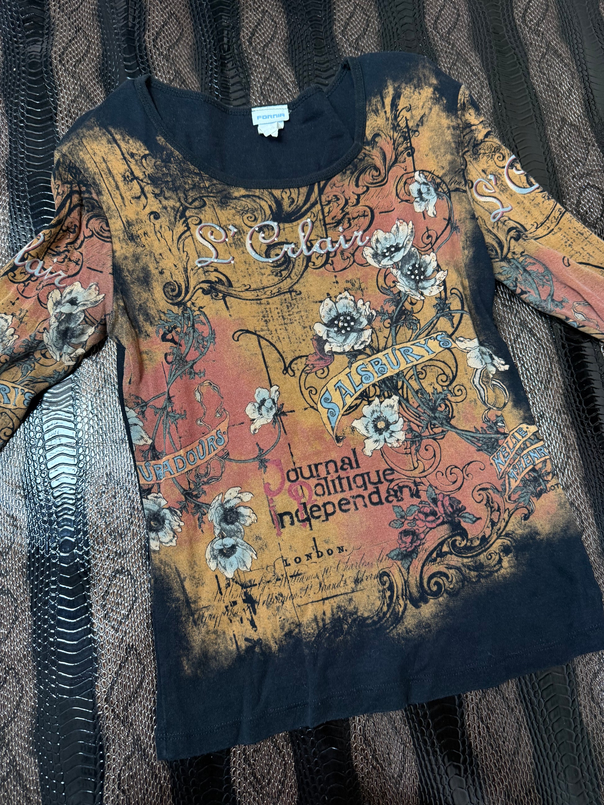 B2V FORNIA GRAPHIC T༒