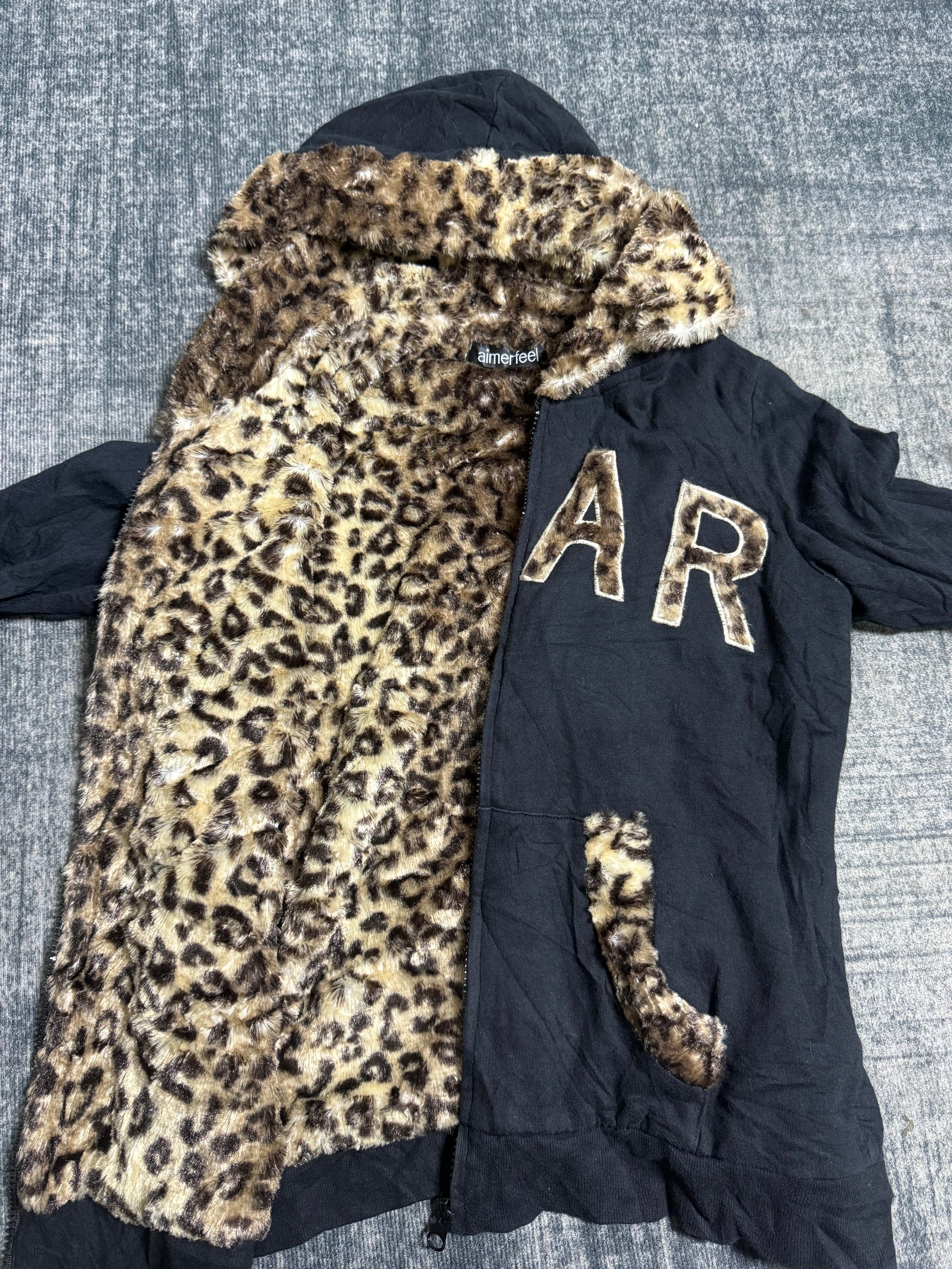 B2V-AIMERFEEL HOODIE ༒