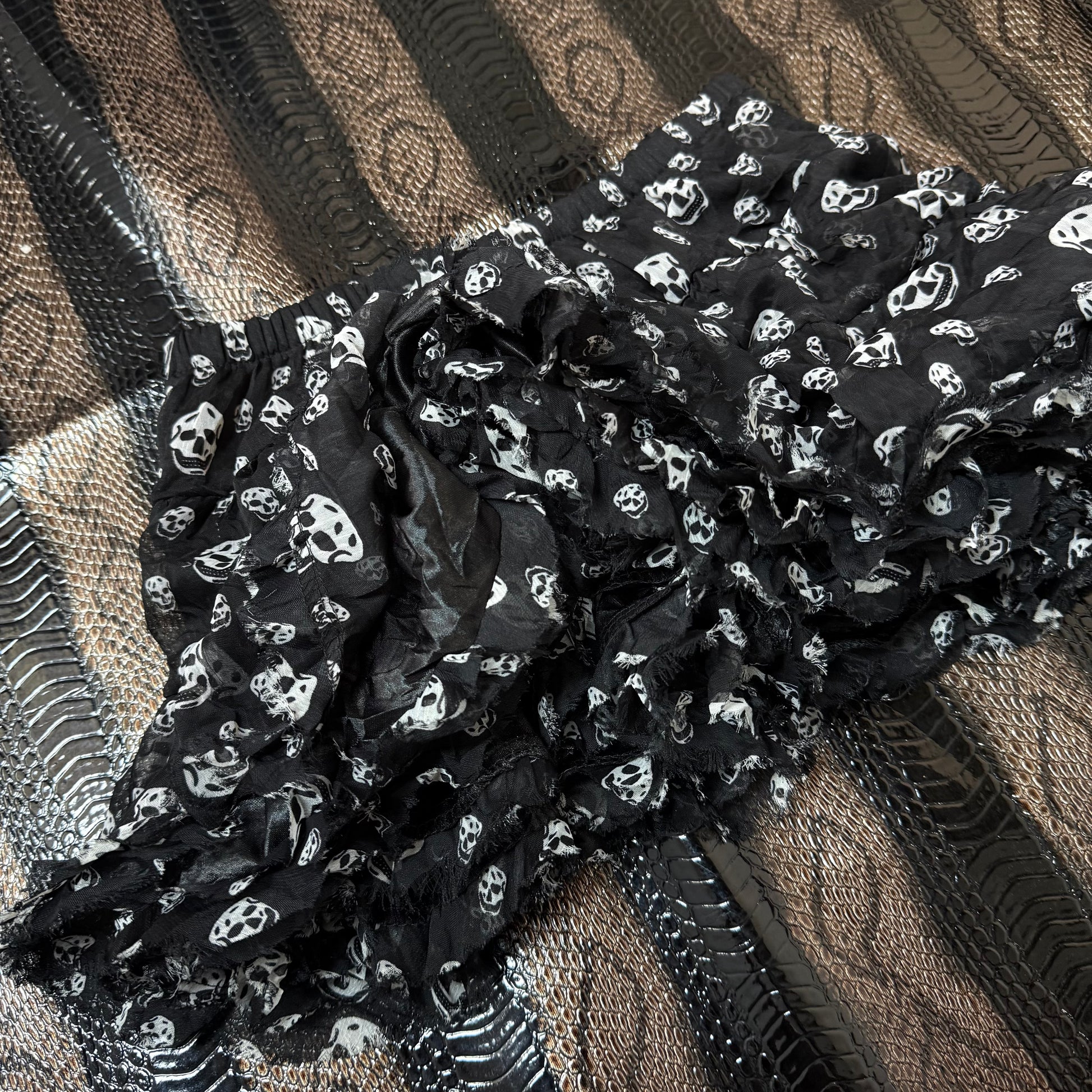 B2V SKULL PUNK SKIRT ༒