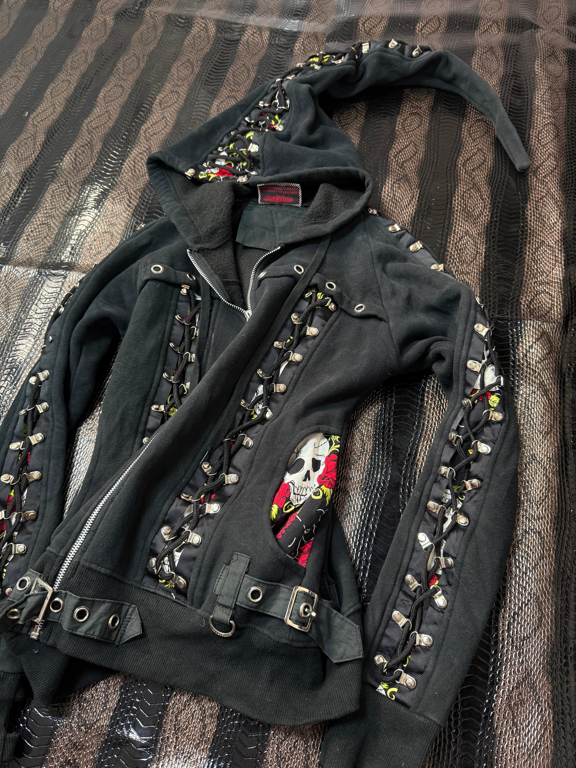 B2V JAWBREAKER HOODIE  ༒