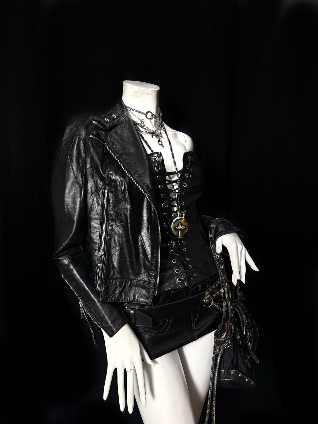 ༒𝐁𝟐𝐕༒𝟏 𝐎𝐅 𝟏 𝐋𝐈𝐌𝐈𝐓𝐄𝐃 𝐎𝐔𝐓𝐅𝐈𝐓