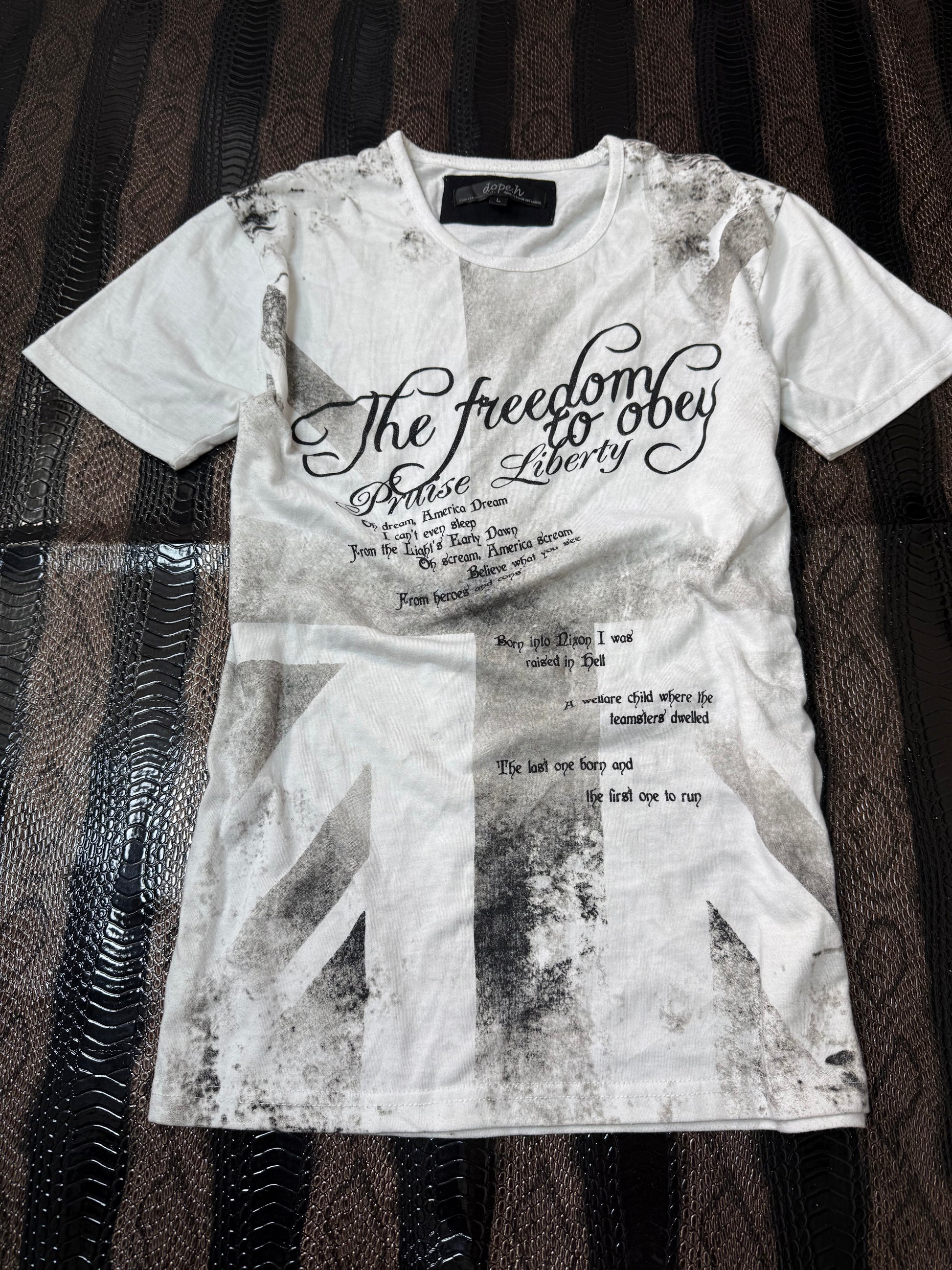 B2V GRAPHIC T08༒