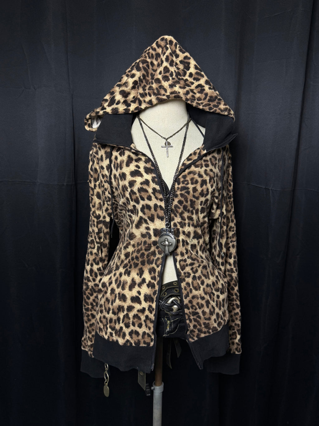 B2V-THE EXCLUSIVE HOODIE༒