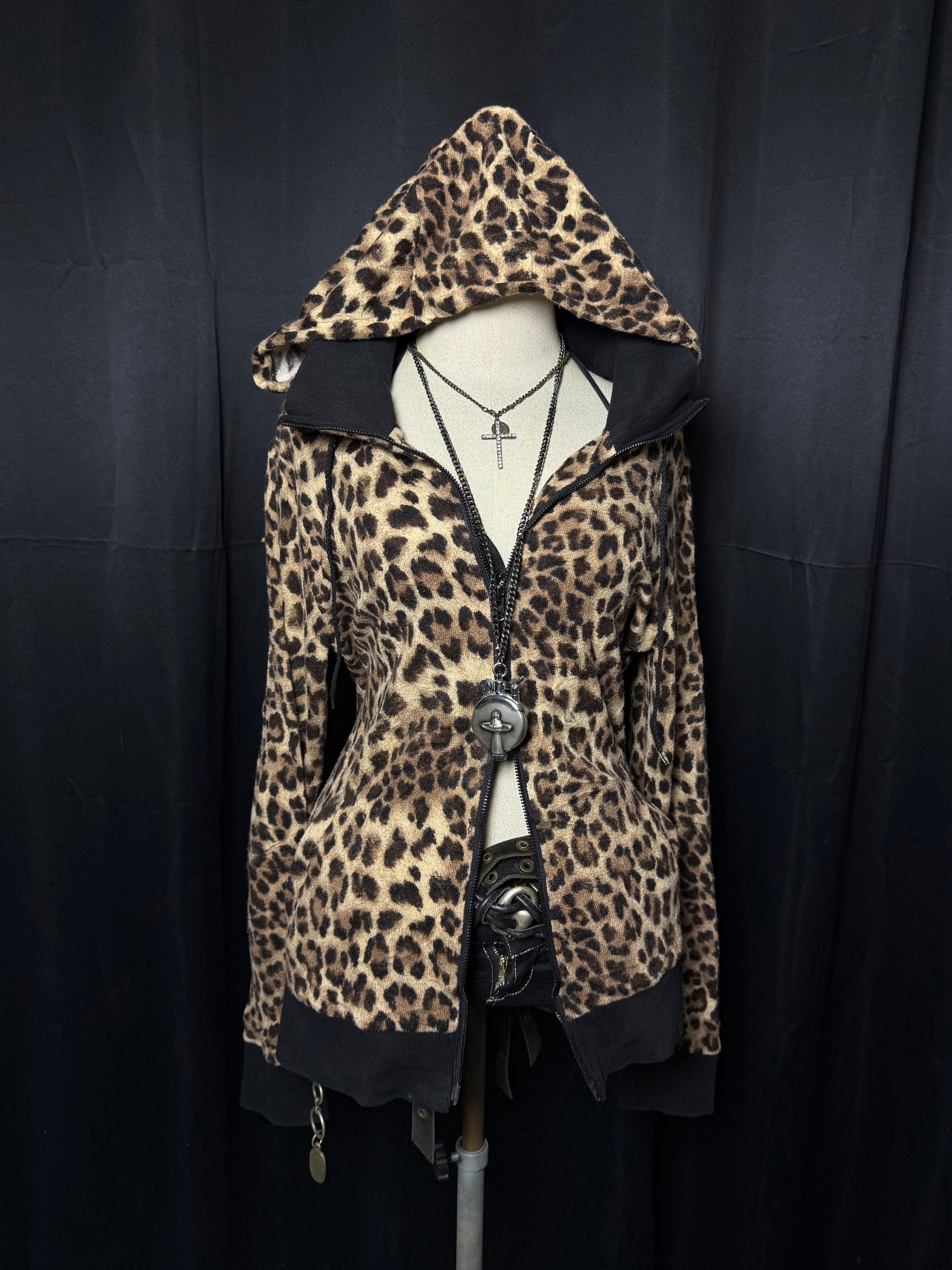 B2V-THE EXCLUSIVE HOODIE༒