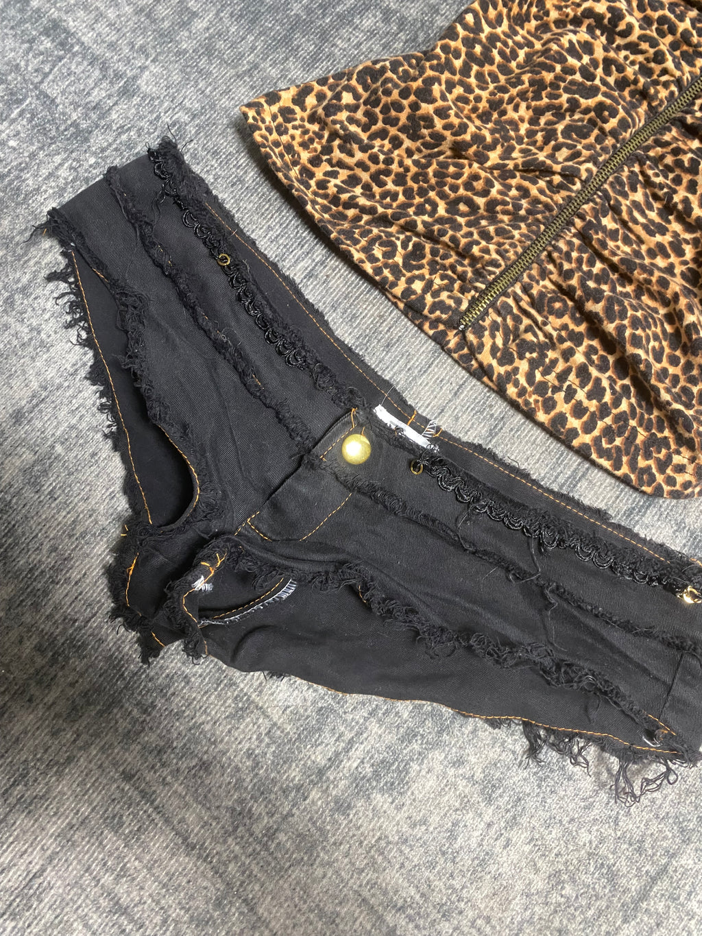 ༒𝐁𝟐𝐕༒𝟏 𝐎𝐅 𝟏 𝐋𝐈𝐌𝐈𝐓𝐄𝐃 𝐎𝐔𝐓𝐅𝐈𝐓