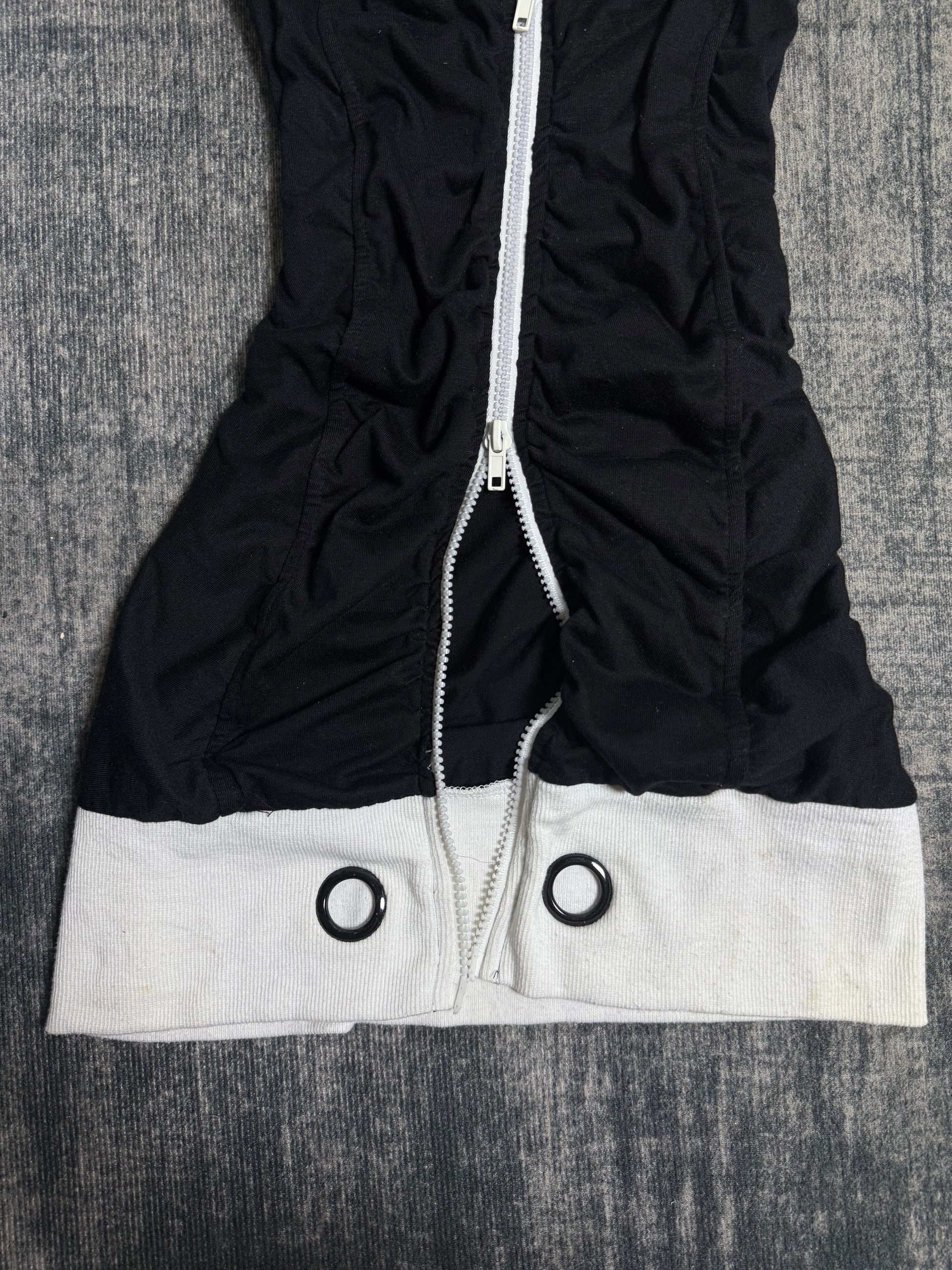 B2V-SKINNY LIPS HOODIE༒