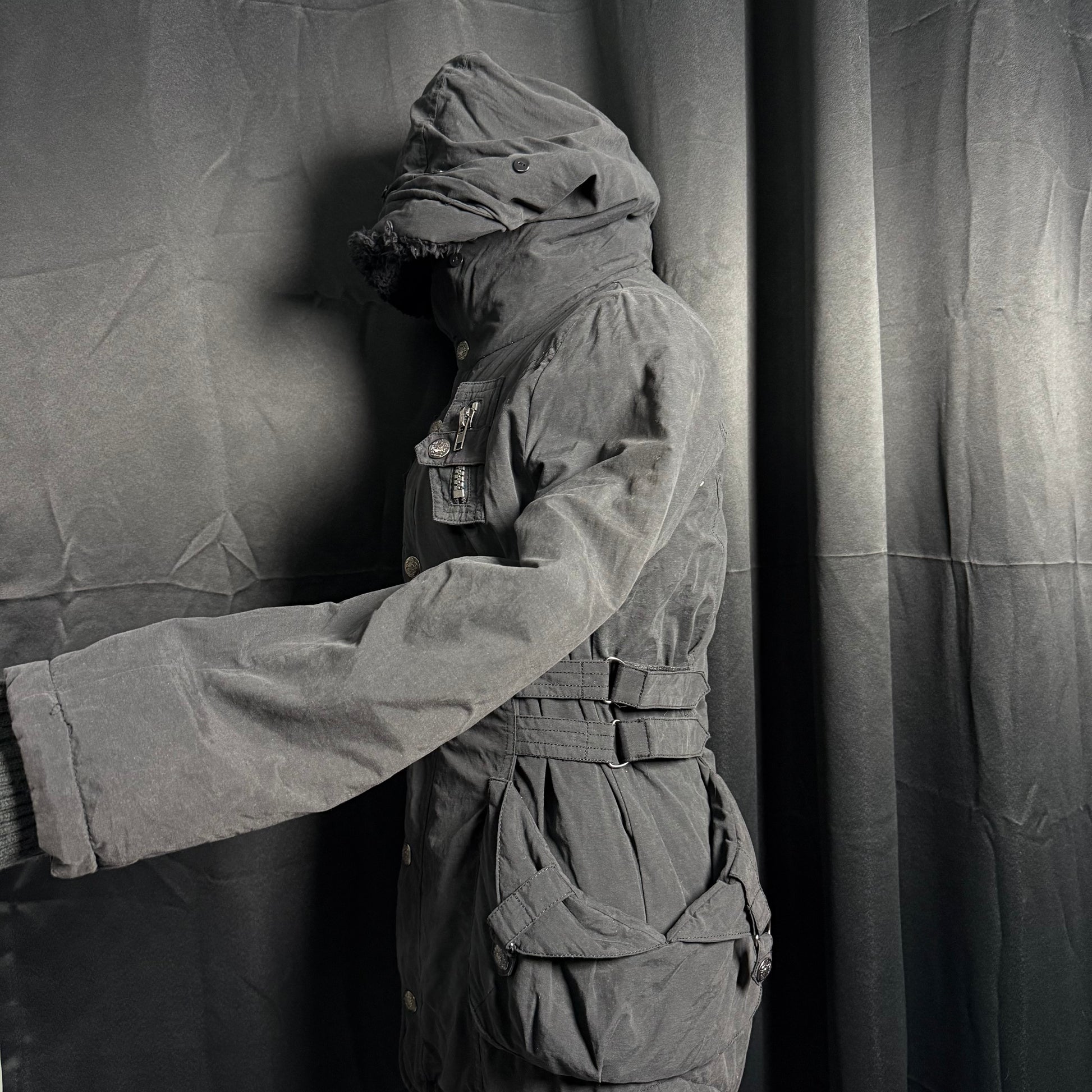 ༒Rote Rose༒
𝗦𝗜𝗭𝗘 (𝗜𝗡𝗖𝗛𝗘𝗦): 
ʙᴜꜱᴛ 39-44
ʟᴇɴɢᴛʜ 25
ᴄᴏɴᴅɪᴛɪᴏɴ: 8/10