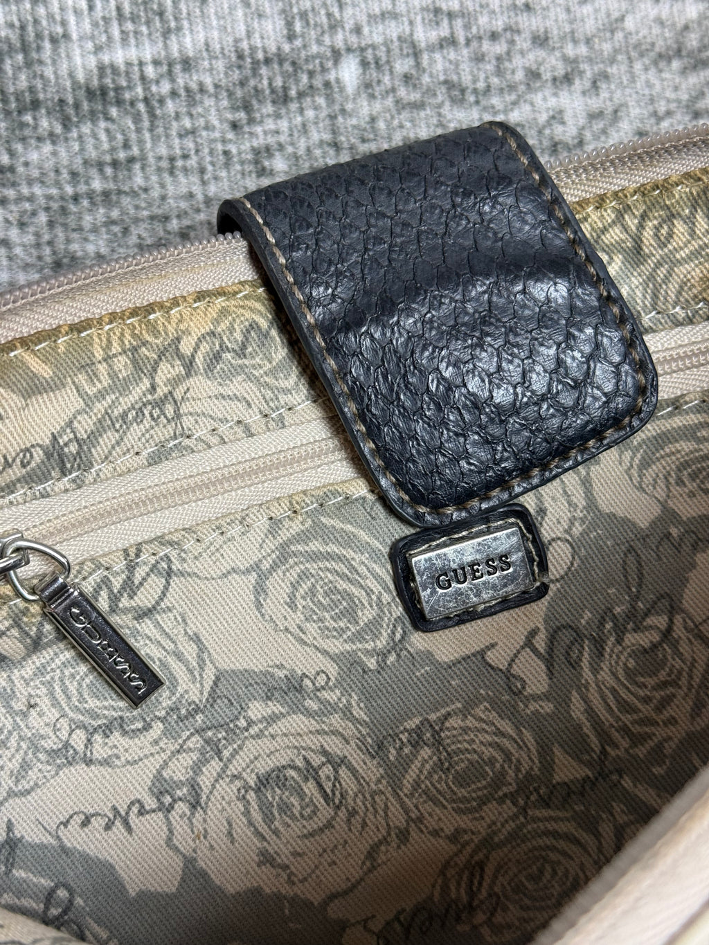 GUESS HAND BAG