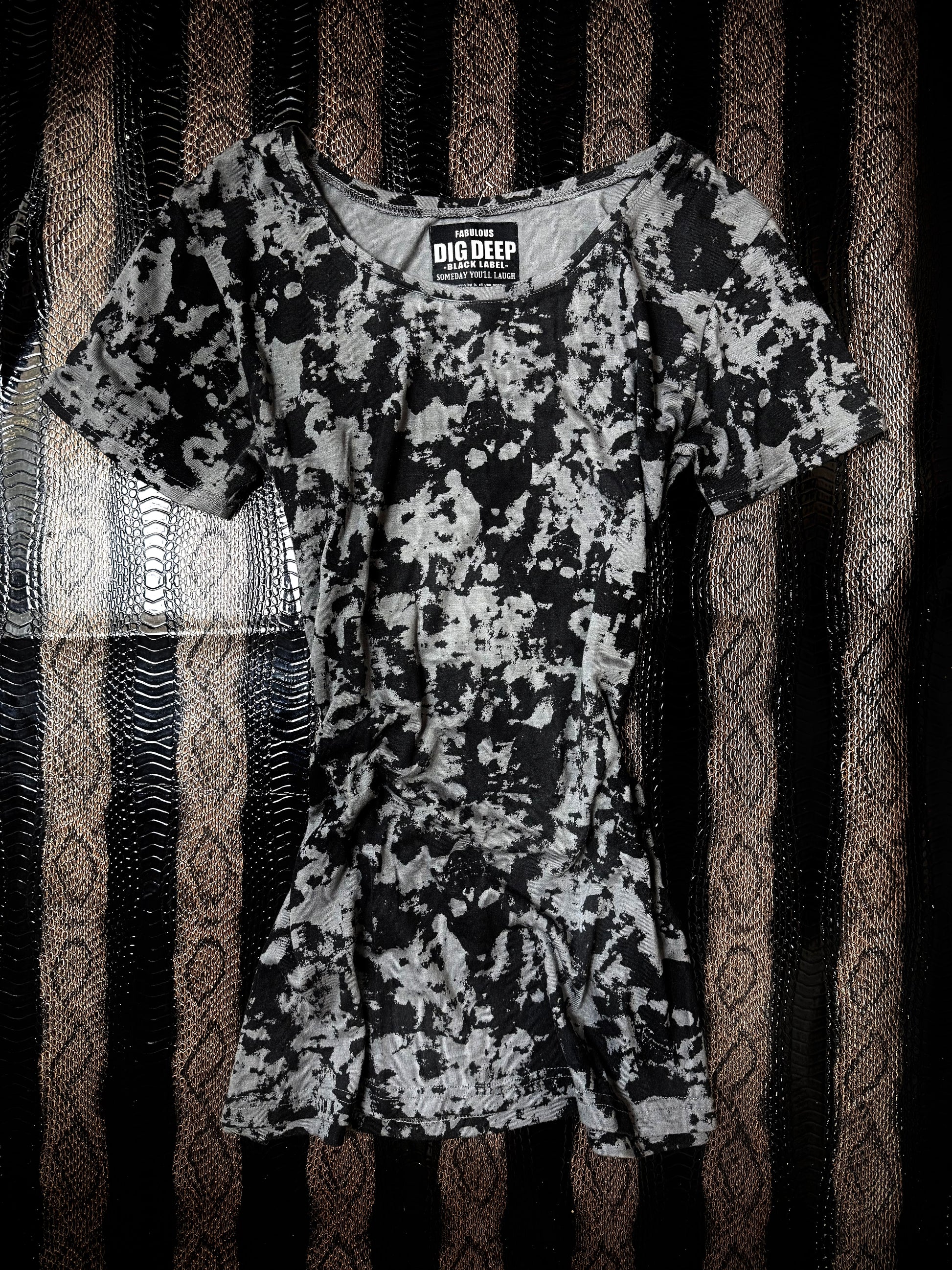 B2V DIGDEEP SKULL T ༒