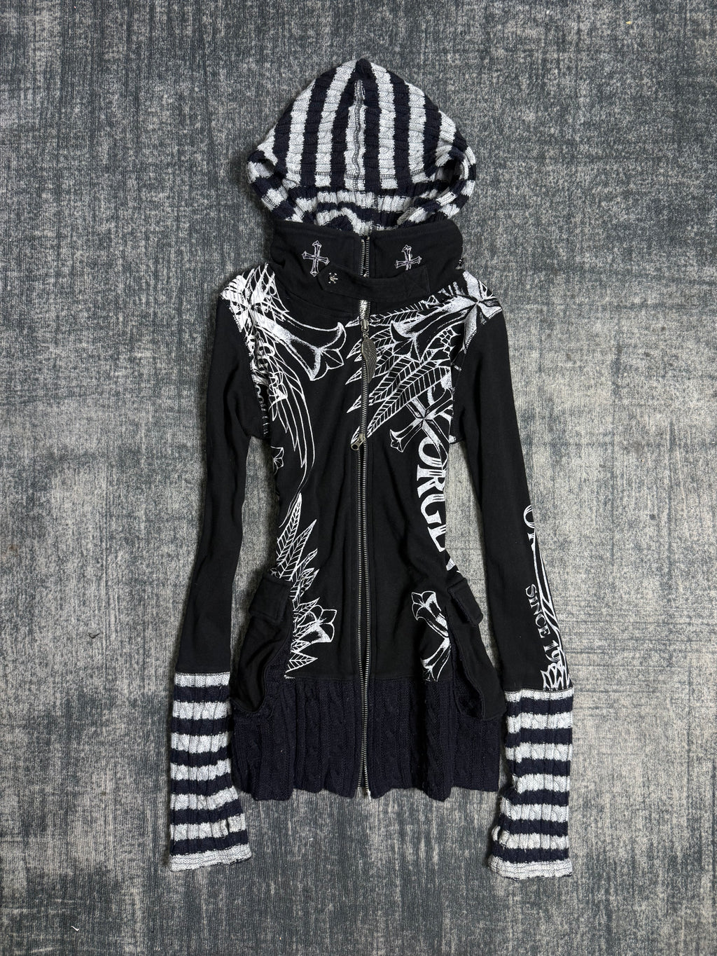 B2V-GLITZ HOODIE༒ 
*RARE*