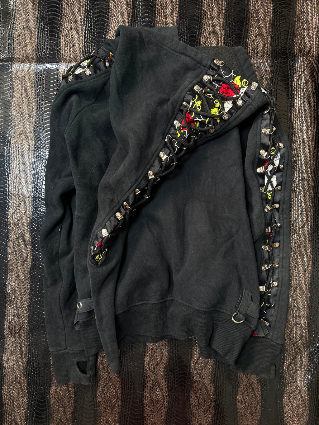 B2V JAWBREAKER HOODIE  ༒