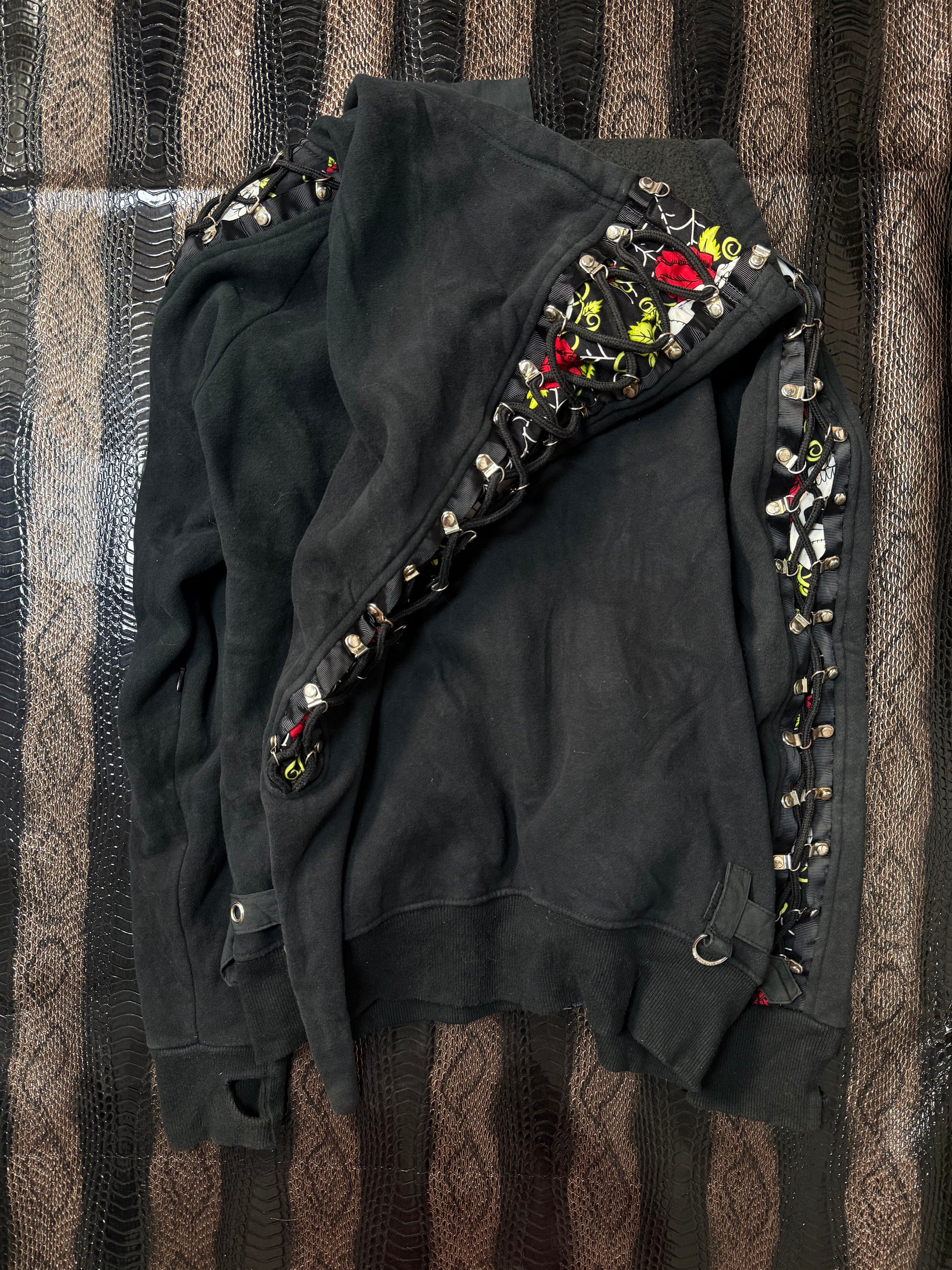 B2V JAWBREAKER HOODIE  ༒