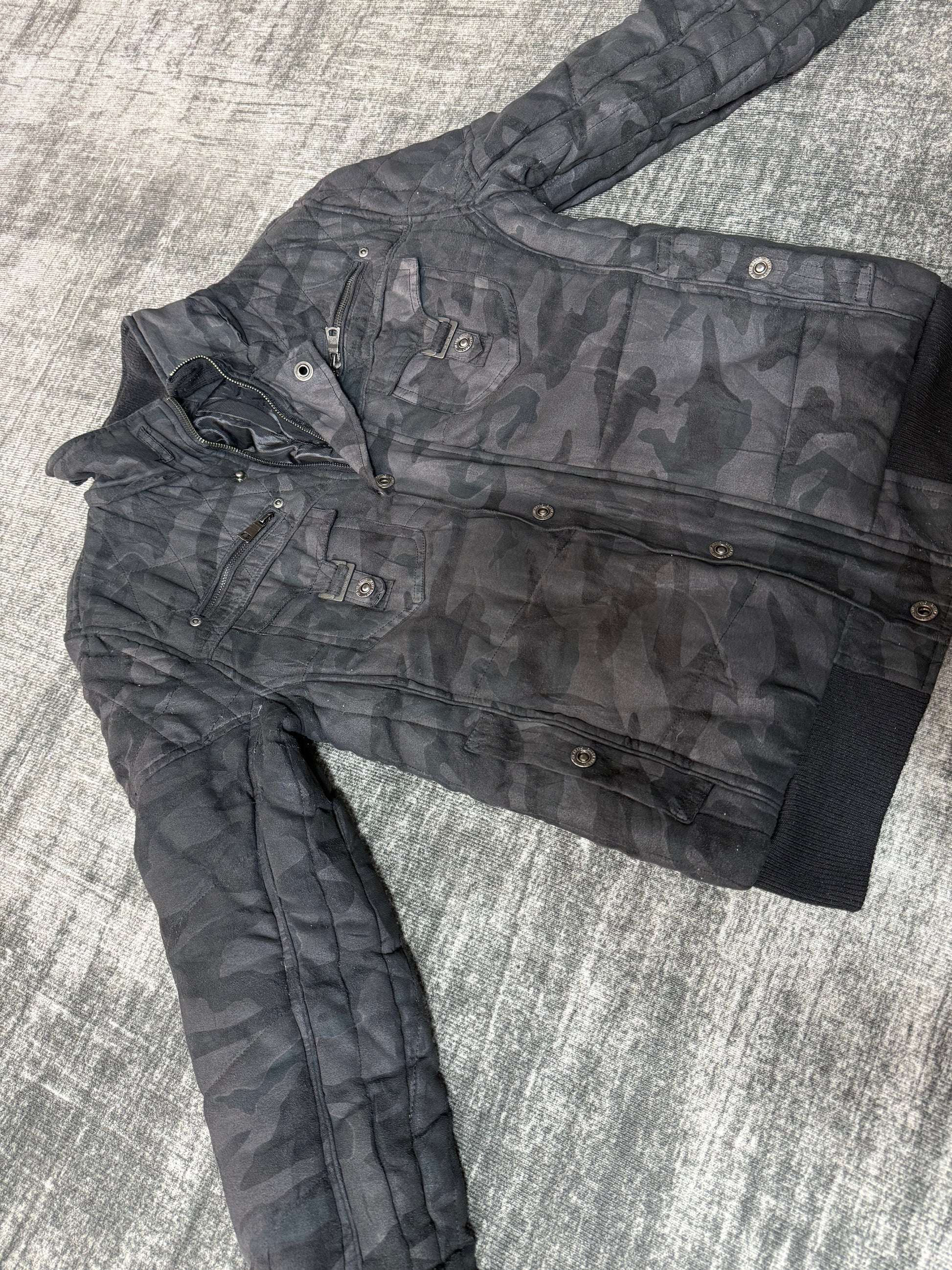 610826BAD2WEAR