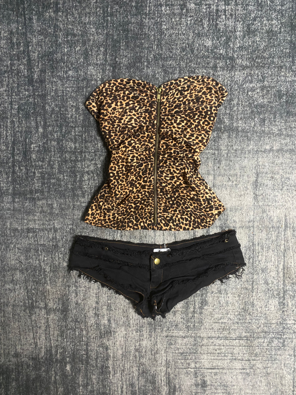 ༒𝐁𝟐𝐕༒𝟏 𝐎𝐅 𝟏 𝐋𝐈𝐌𝐈𝐓𝐄𝐃 𝐎𝐔𝐓𝐅𝐈𝐓