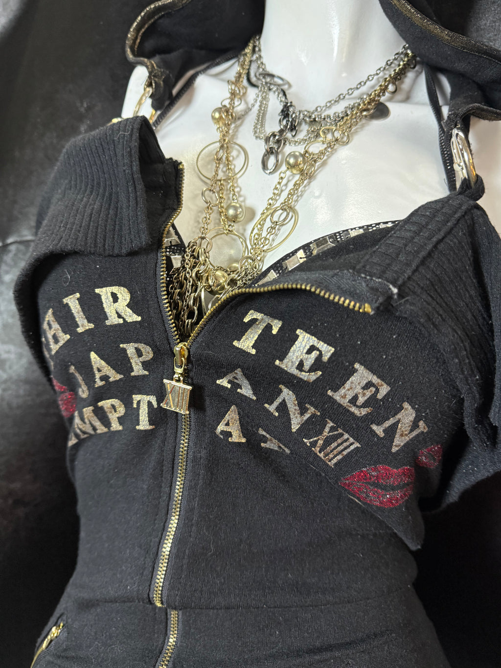 THIRTEEN HOODIE ༒