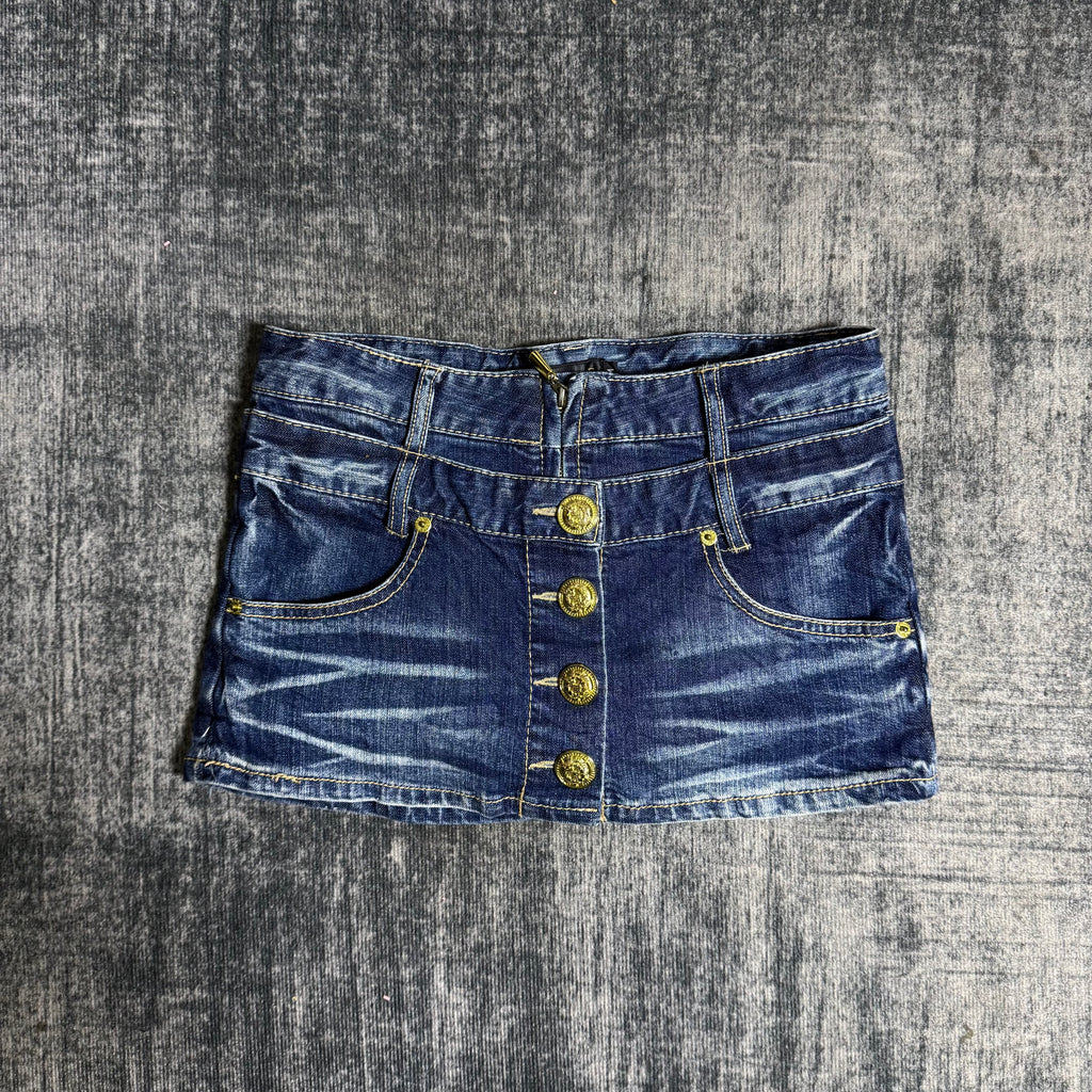 B2V-CECIL MCBEE SHORT ༒