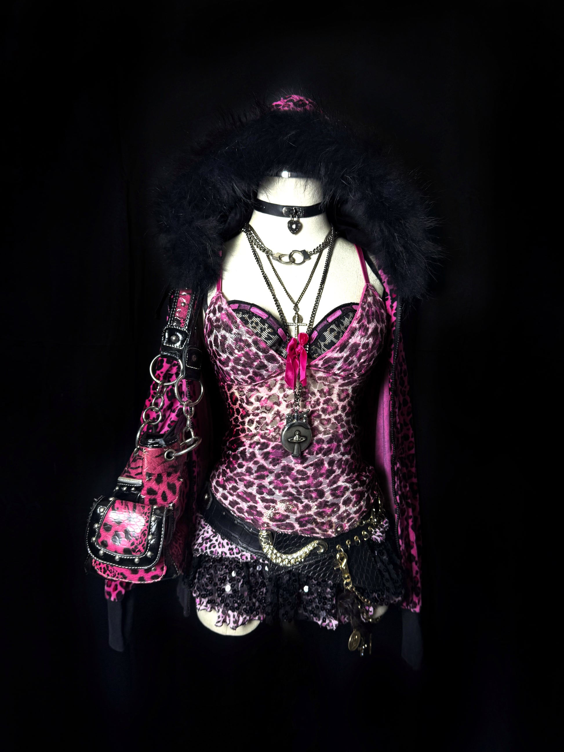 ༒𝐁𝟐𝐕༒𝟏 𝐎𝐅 𝟏 𝐋𝐈𝐌𝐈𝐓𝐄𝐃 𝐎𝐔𝐓𝐅𝐈𝐓