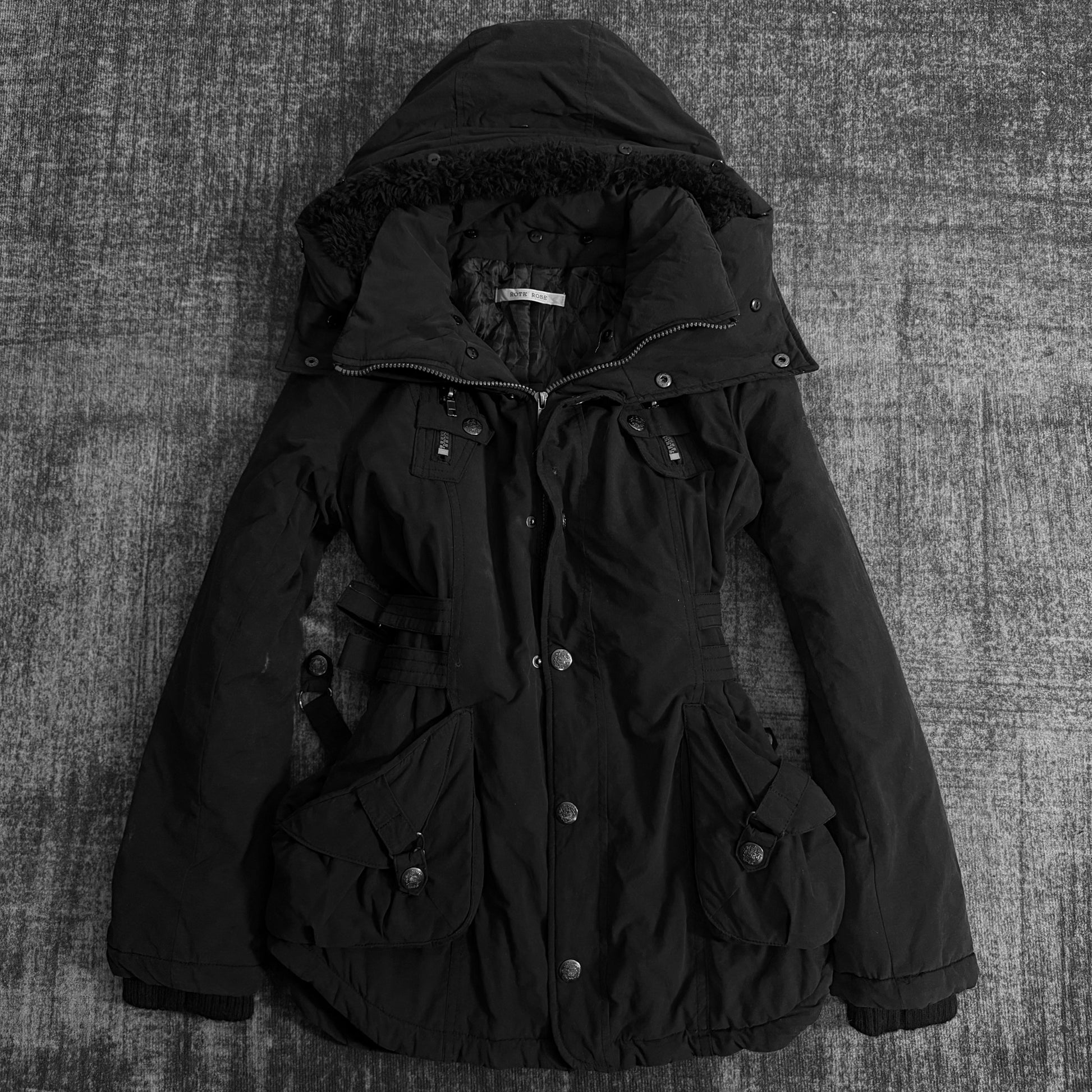 ༒Rote Rose༒
𝗦𝗜𝗭𝗘 (𝗜𝗡𝗖𝗛𝗘𝗦): 
ʙᴜꜱᴛ 39-44
ʟᴇɴɢᴛʜ 25
ᴄᴏɴᴅɪᴛɪᴏɴ: 8/10