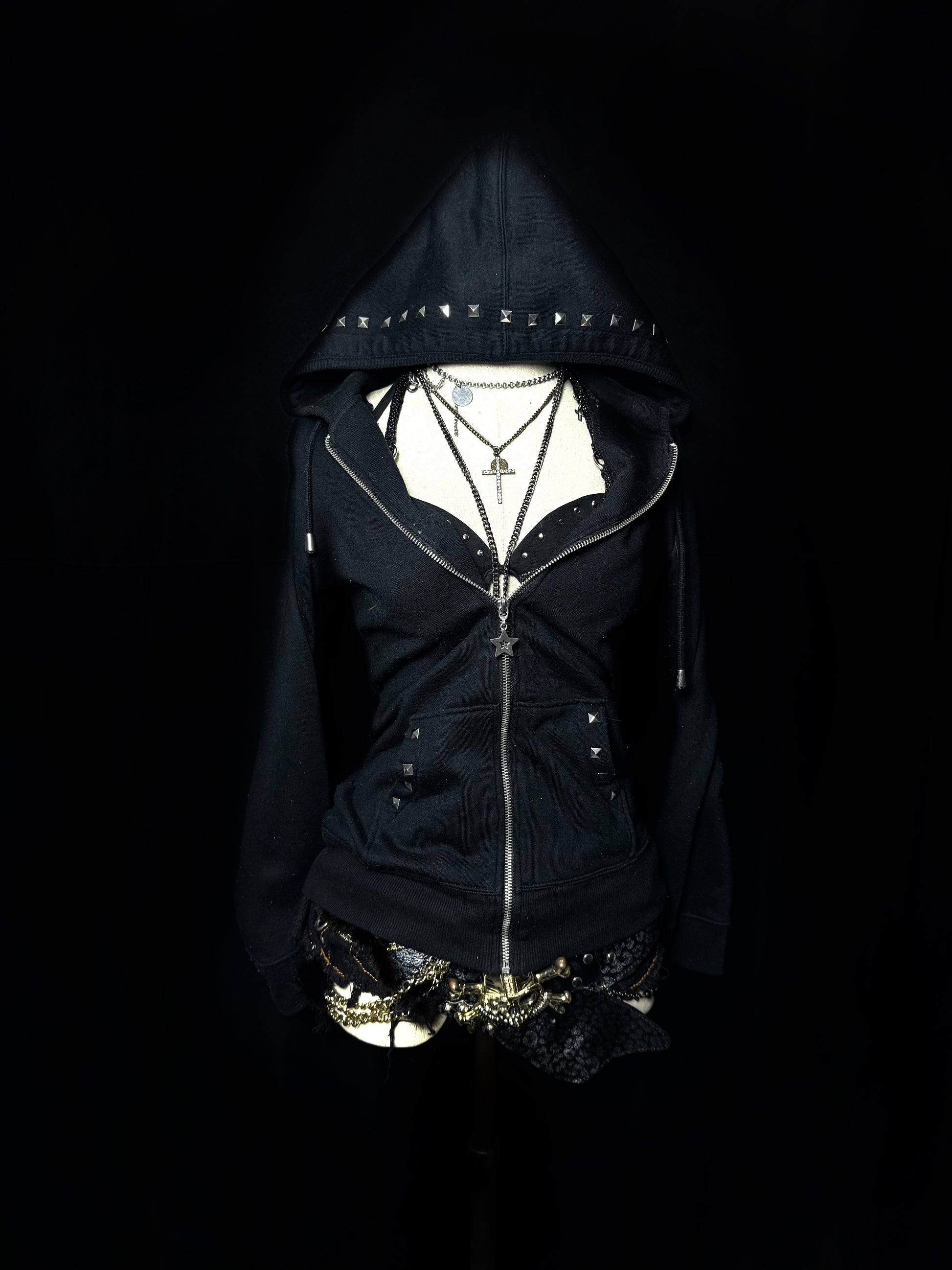 B2V-CLOZA HOODIE ༒