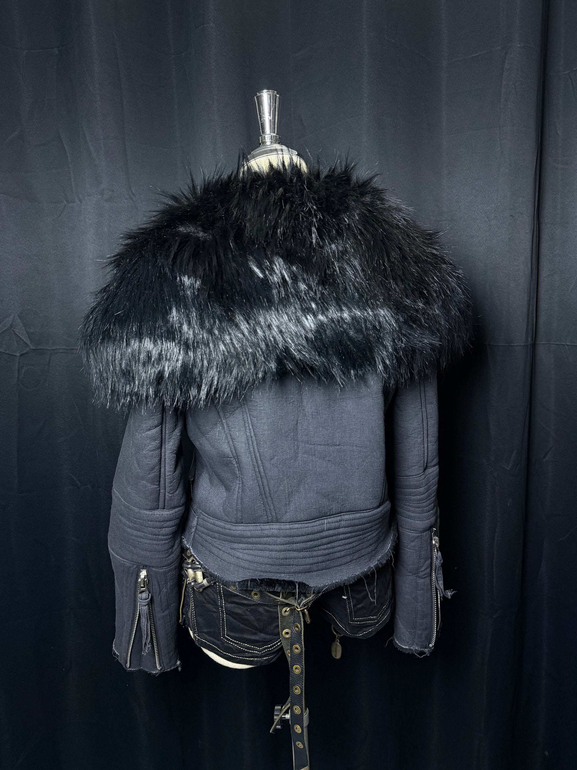 B2V-MONEY SHOP JACKET༒  
* Rare *